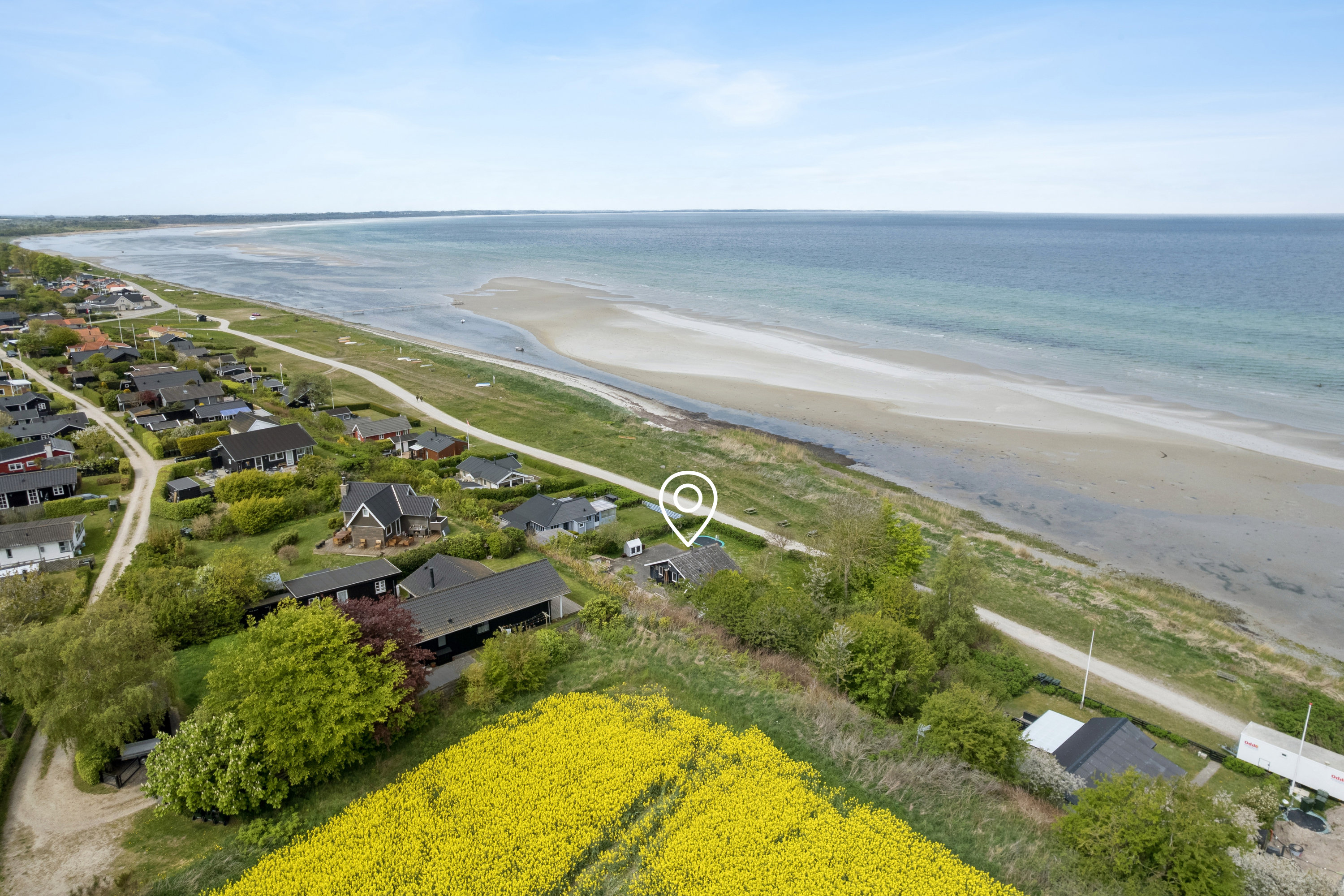 Fremhævet luftfoto billede i fuldskærmstilstand. Billede af Ved Stranden 30, Lystrup Strand, 8961 Allingåbro