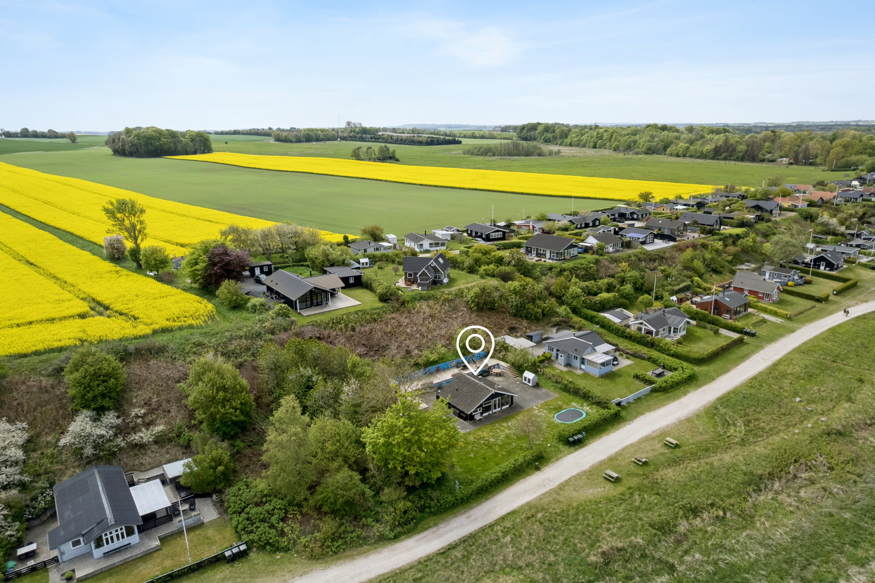 Fremhævet luftfoto billede i fuldskærmstilstand. Billede af Ved Stranden 30, Lystrup Strand, 8961 Allingåbro