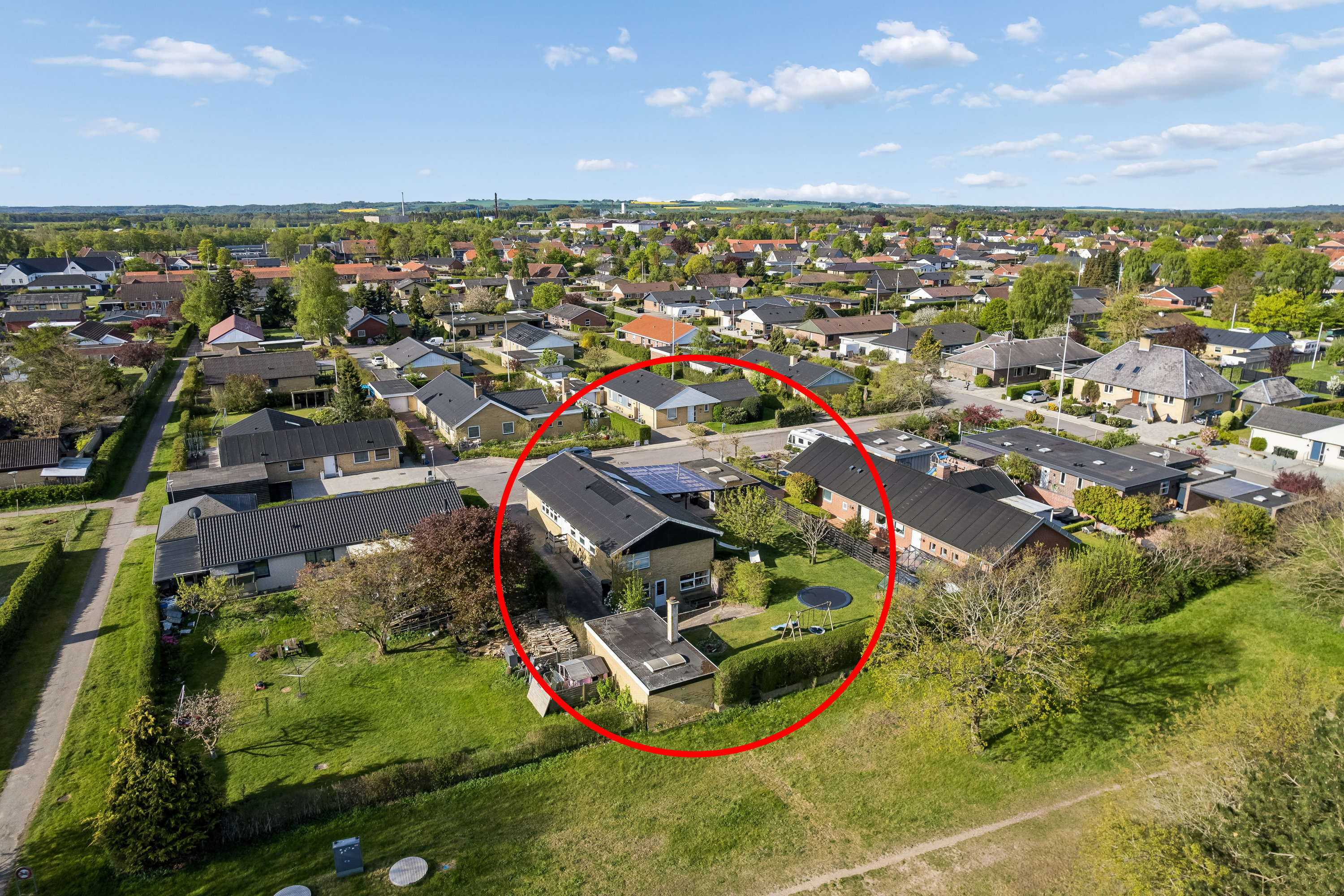 Fremhævet luftfoto billede i fuldskærmstilstand. Billede af Skovdalsvej 30, 8963 Auning