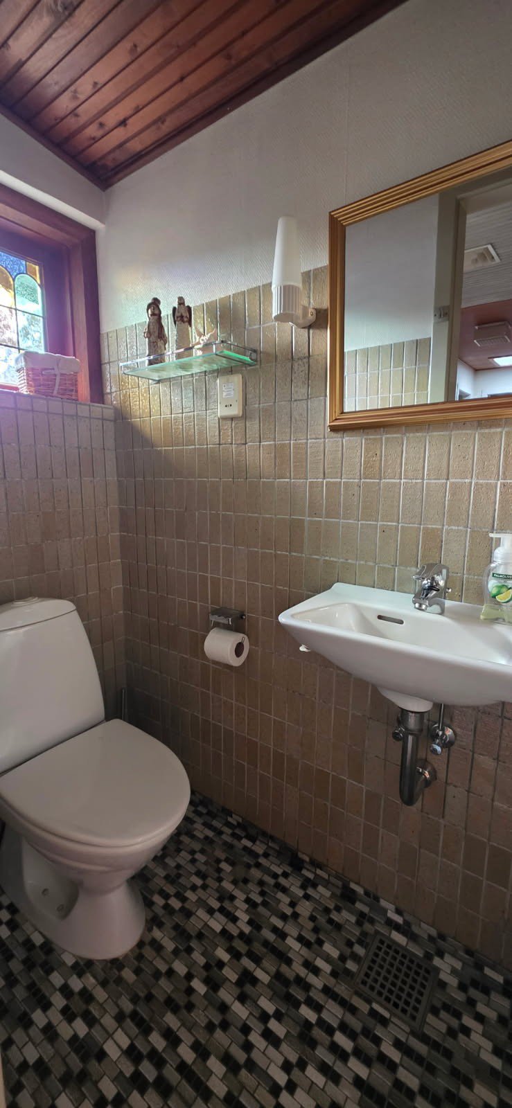 Fremhævet toilet billede i fuldskærmstilstand. Billede af Byvej 81, 4532 Gislinge