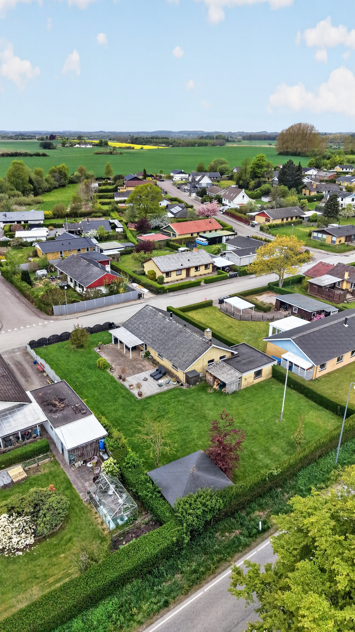 Fremhævet luftfoto billede i fuldskærmstilstand. Billede af Idrætsvej 27, Undløse, 4340 Tølløse
