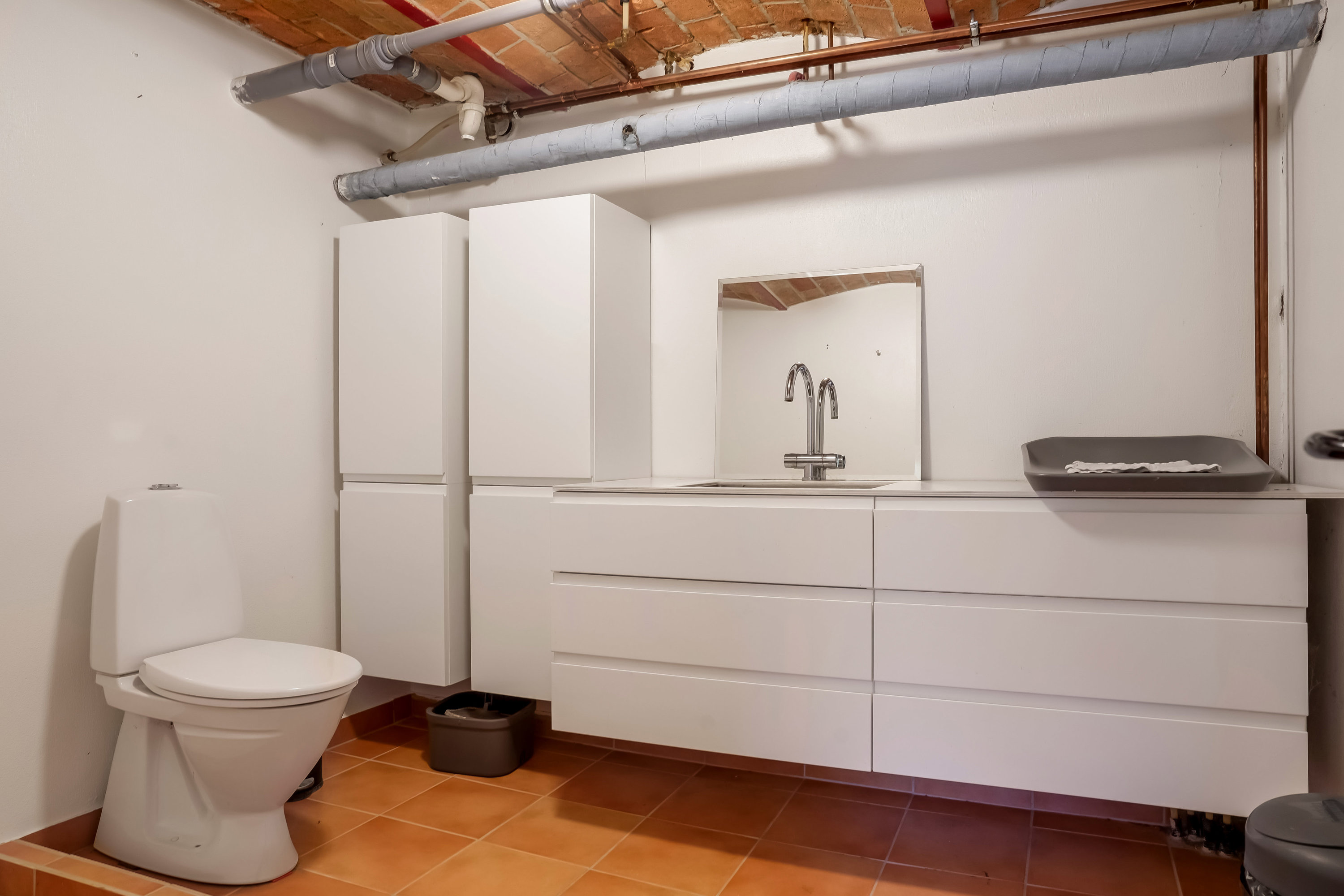 Fremhævet toilet billede i fuldskærmstilstand. Billede af Skovbrynet 7, 8763 Rask Mølle