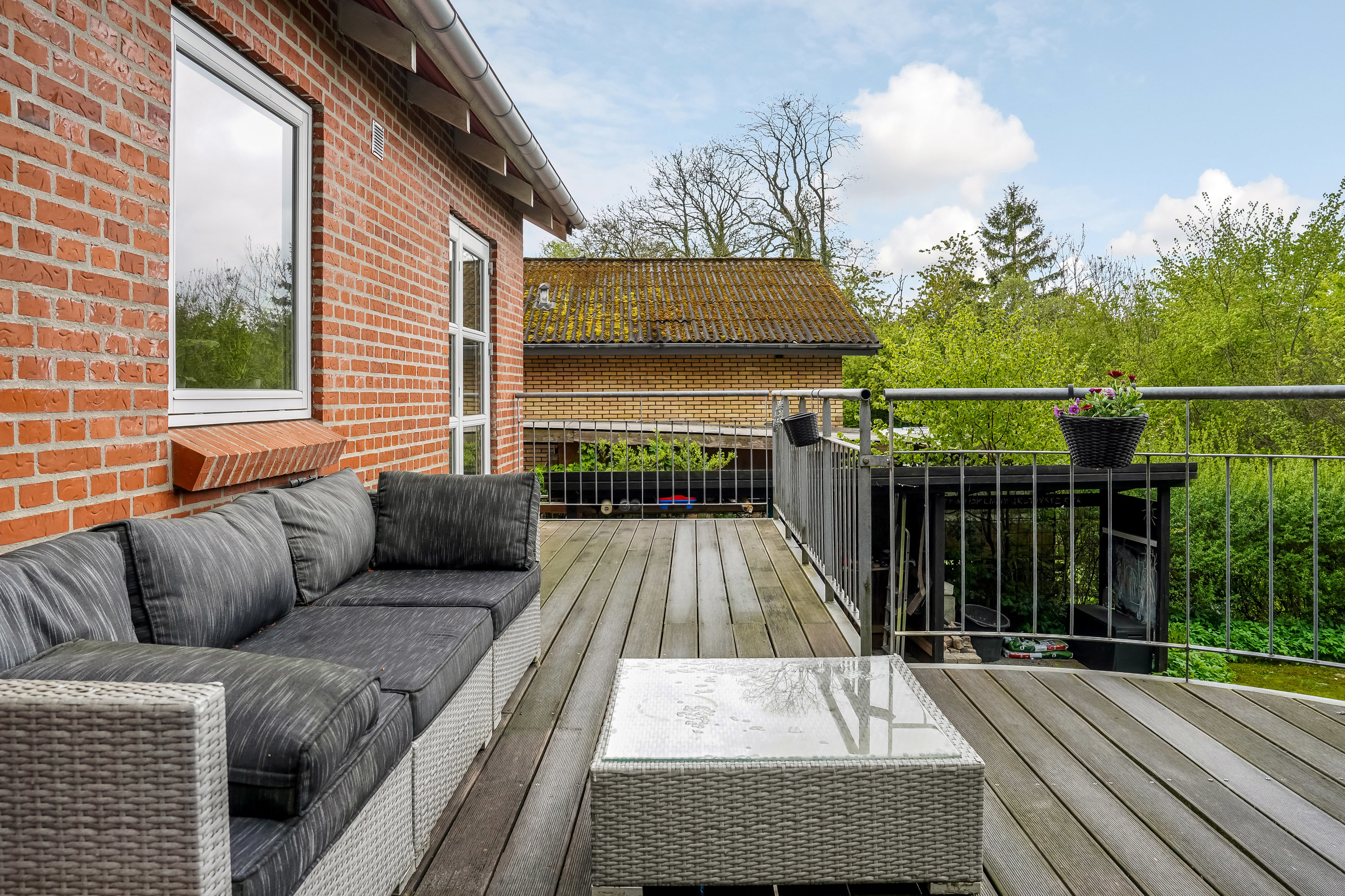Fremhævet terrasse billede i fuldskærmstilstand. Billede af Skovbrynet 7, 8763 Rask Mølle