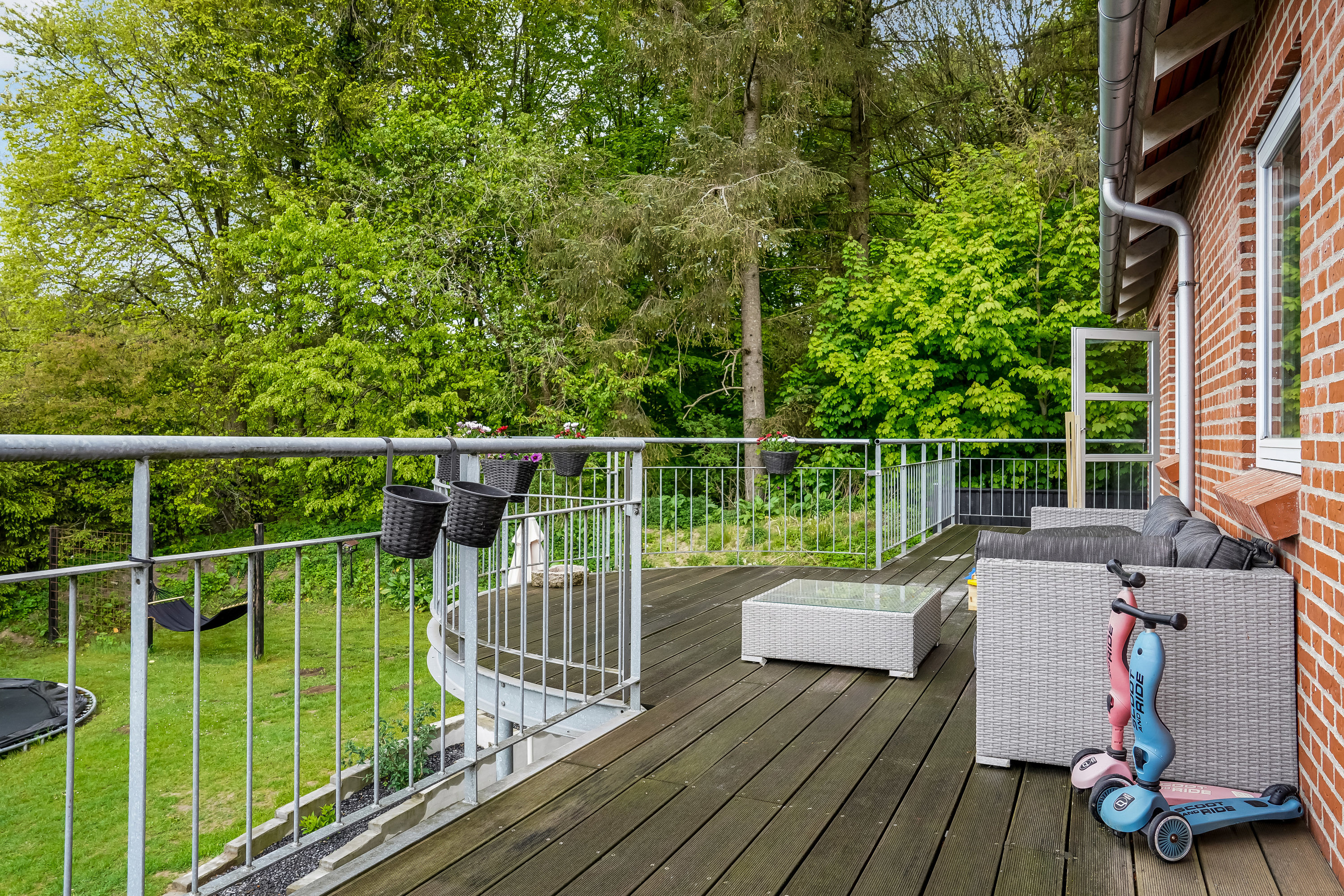 Fremhævet terrasse billede i fuldskærmstilstand. Billede af Skovbrynet 7, 8763 Rask Mølle