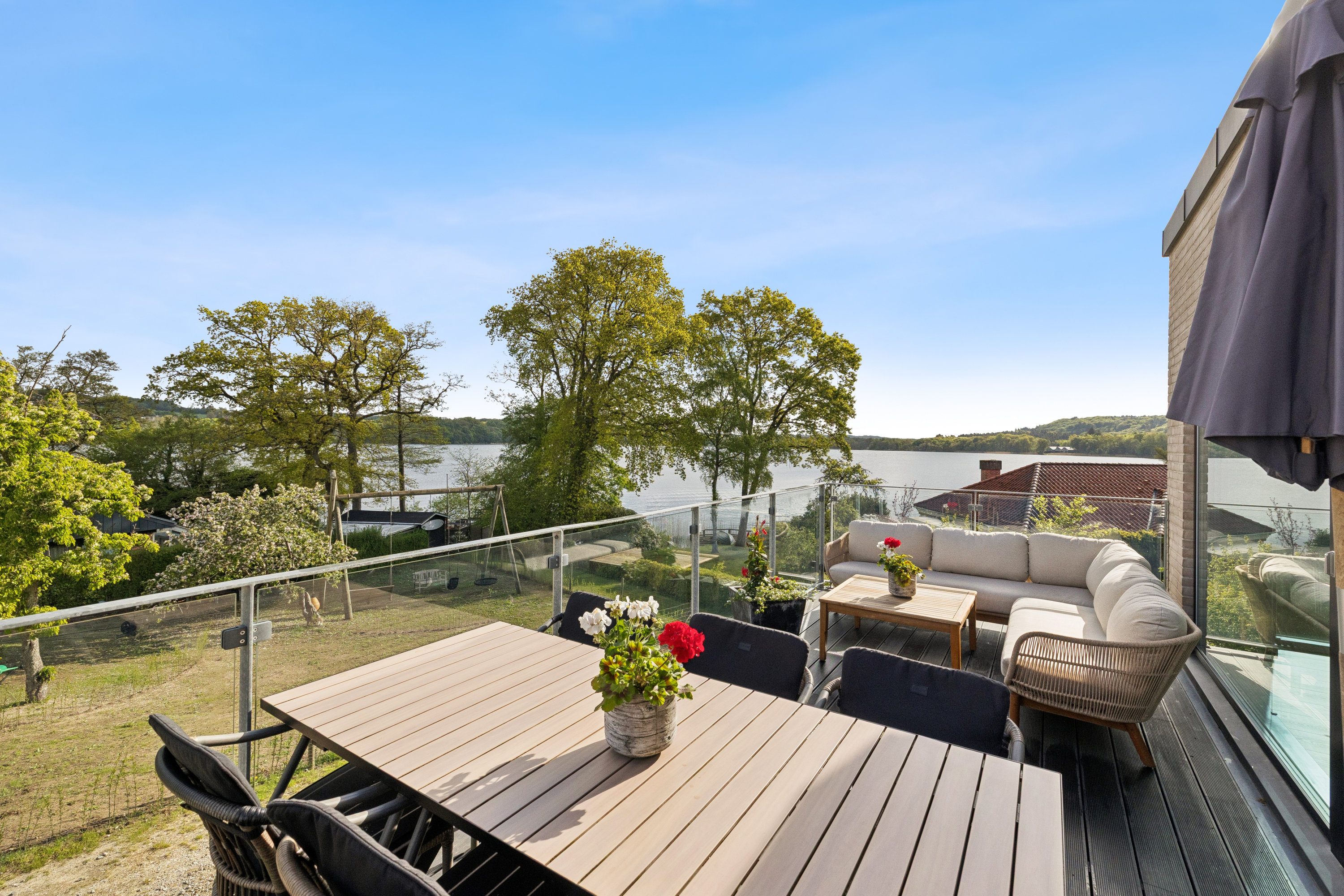 Fremhævet terrasse billede i fuldskærmstilstand. Billede af Fasanvej 2B, 8680 Ry