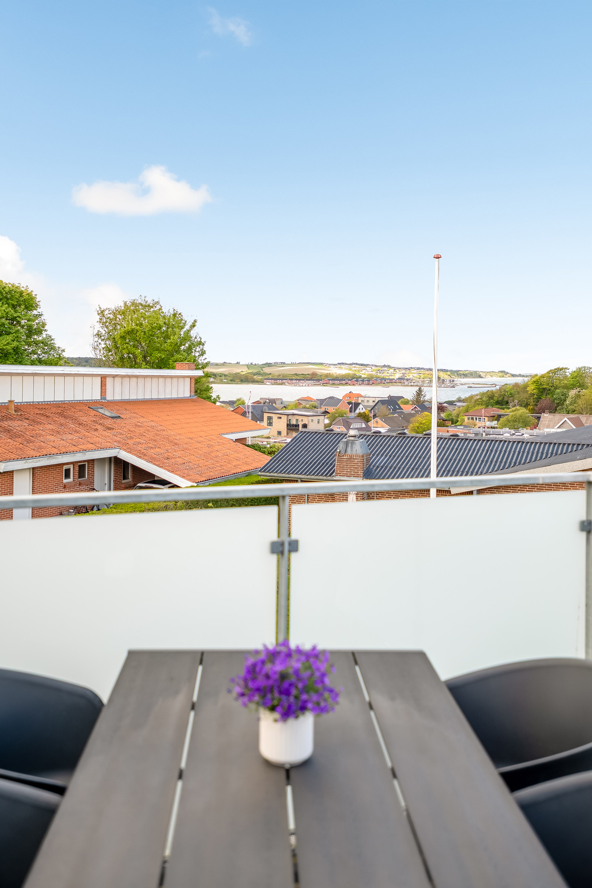 Fremhævet tagterrasse billede i fuldskærmstilstand. Billede af Teglgårdsbakken 12, 7620 Lemvig