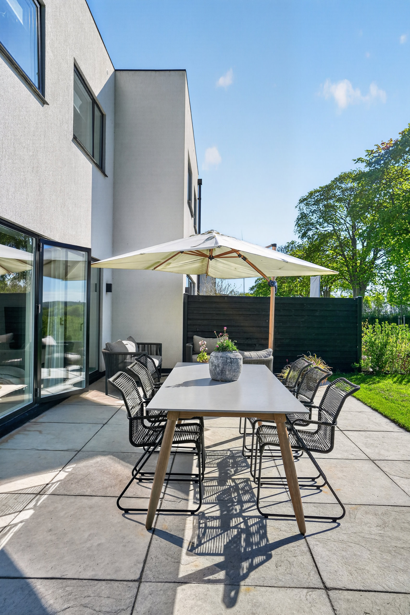 Fremhævet terrasse billede i fuldskærmstilstand. Billede af Søgårdsvænge 10, Mårsø, 4300 Holbæk