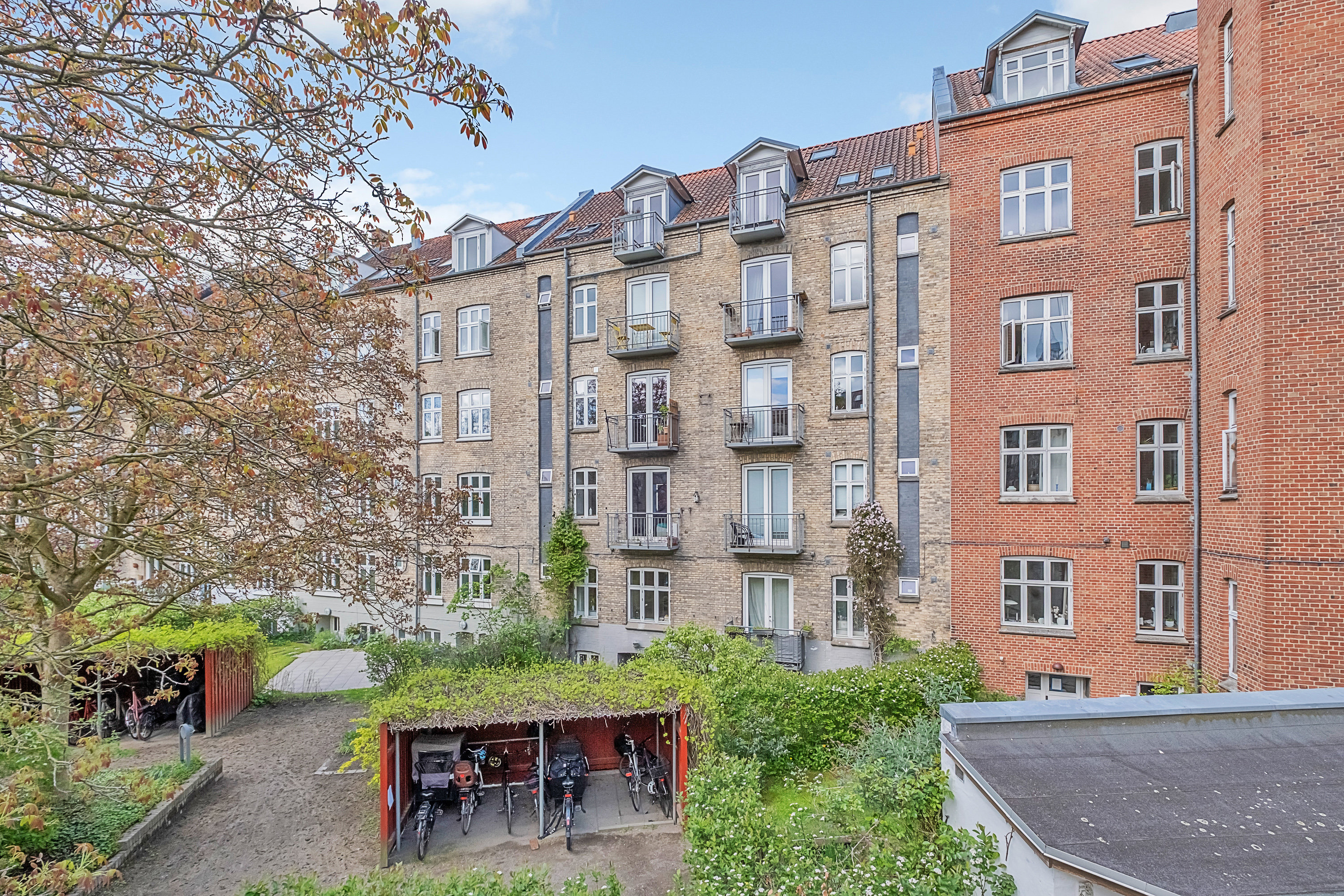 Fremhævet bag facade billede i fuldskærmstilstand. Billede af Bülowsgade 55, 2. th., 8000 Aarhus C