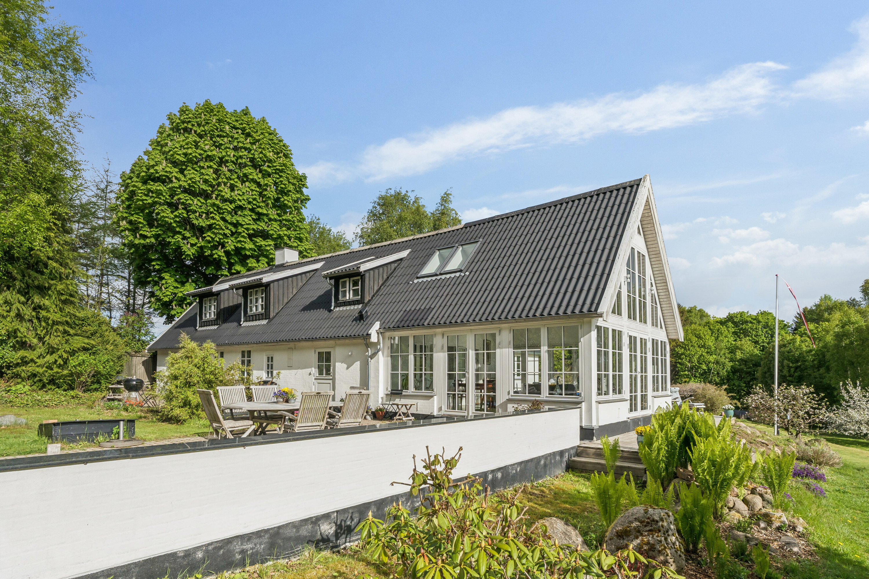 Fremhævet set fra vejen billede i fuldskærmstilstand. Billede af Holmenevej 25, Holmene, 3140 Ålsgårde