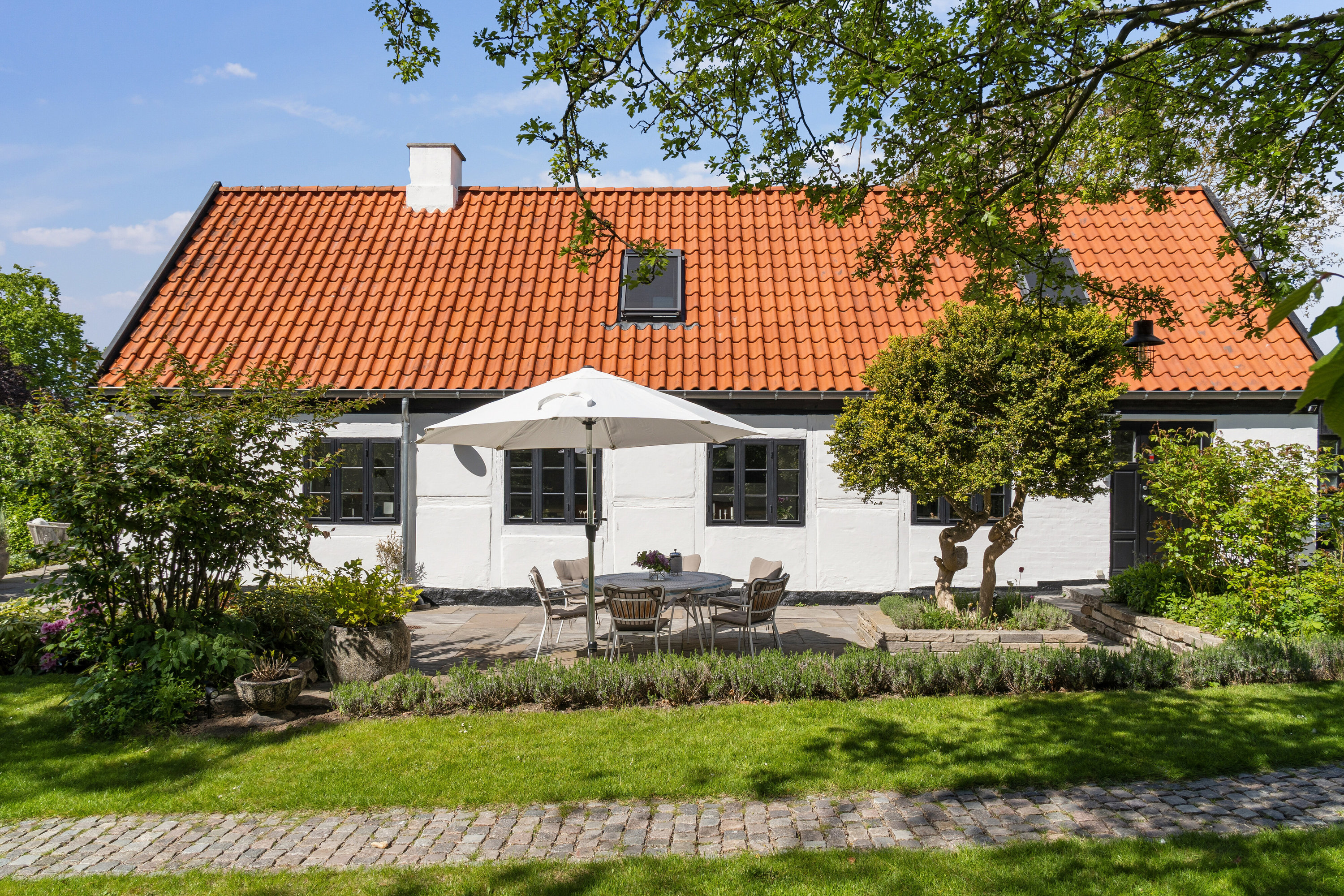 Fremhævet set fra haven billede i fuldskærmstilstand. Billede af Frederiksborgvej 50, 4000 Roskilde
