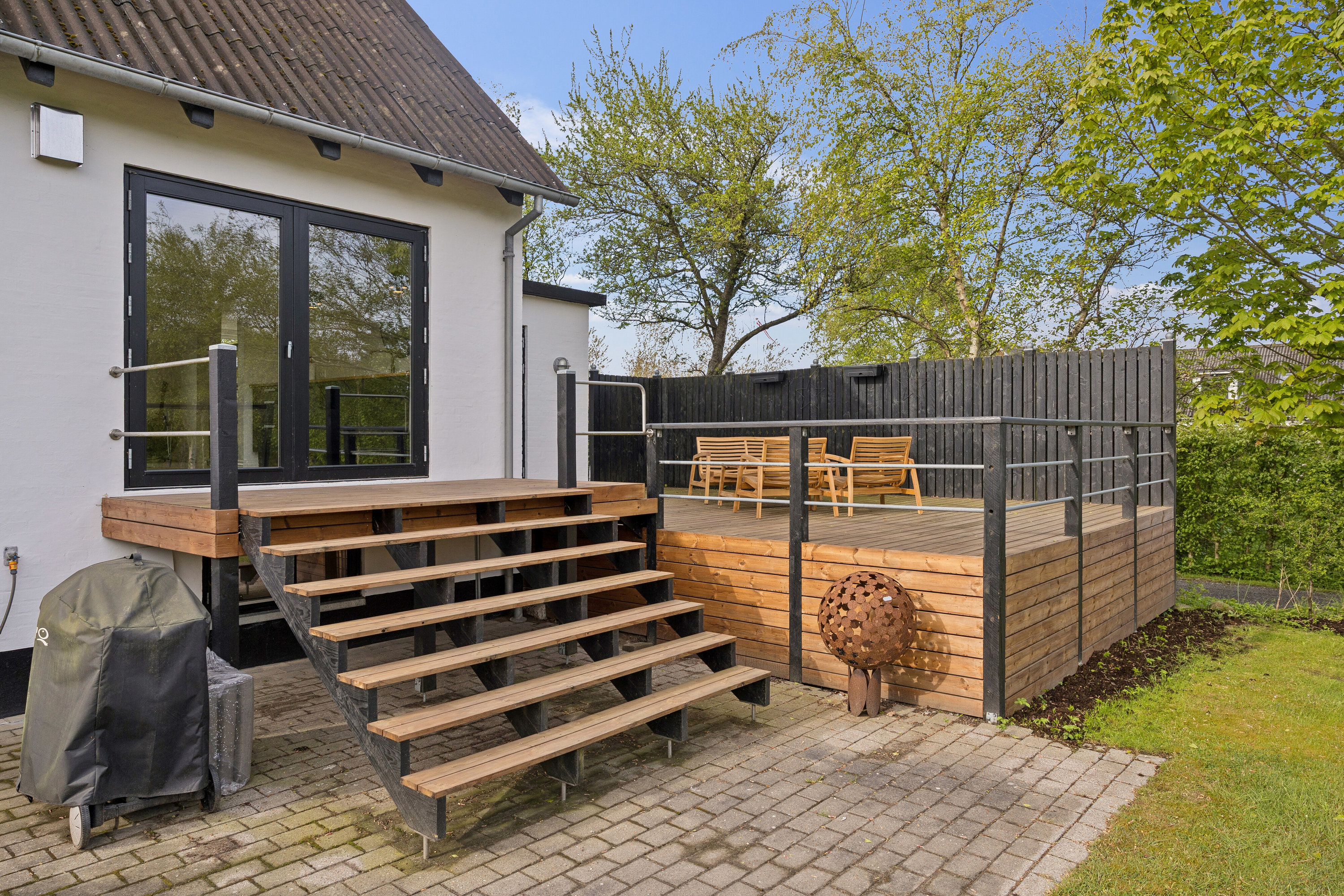 Fremhævet terrasse billede i fuldskærmstilstand. Billede af Løkkensvej 120, 9800 Hjørring