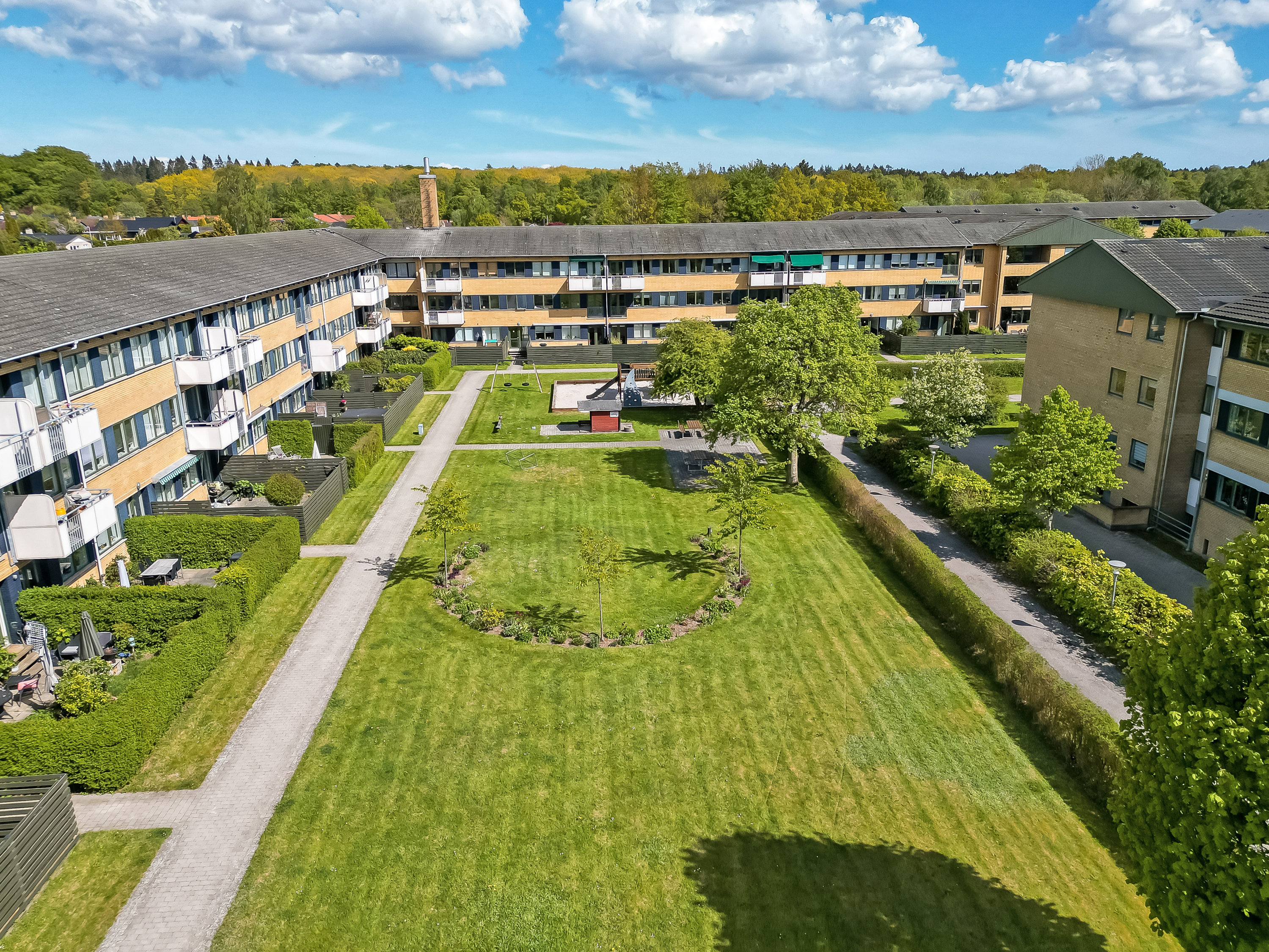 Fremhævet luftfoto billede i fuldskærmstilstand. Billede af Ørnevang 18, 1. th., 3450 Allerød