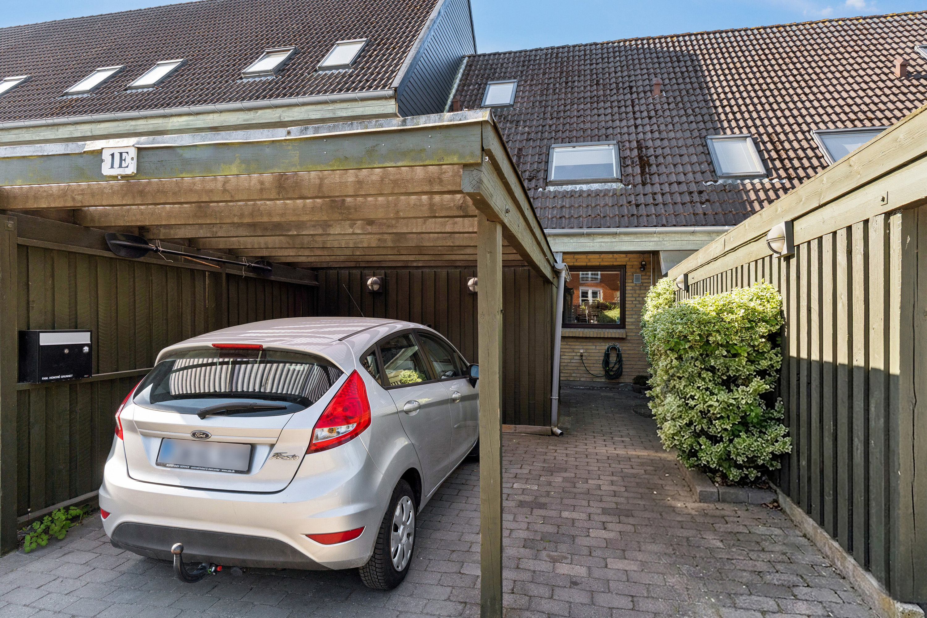 Fremhævet garage billede i fuldskærmstilstand. Billede af Dansborg Alle 1E, 2650 Hvidovre