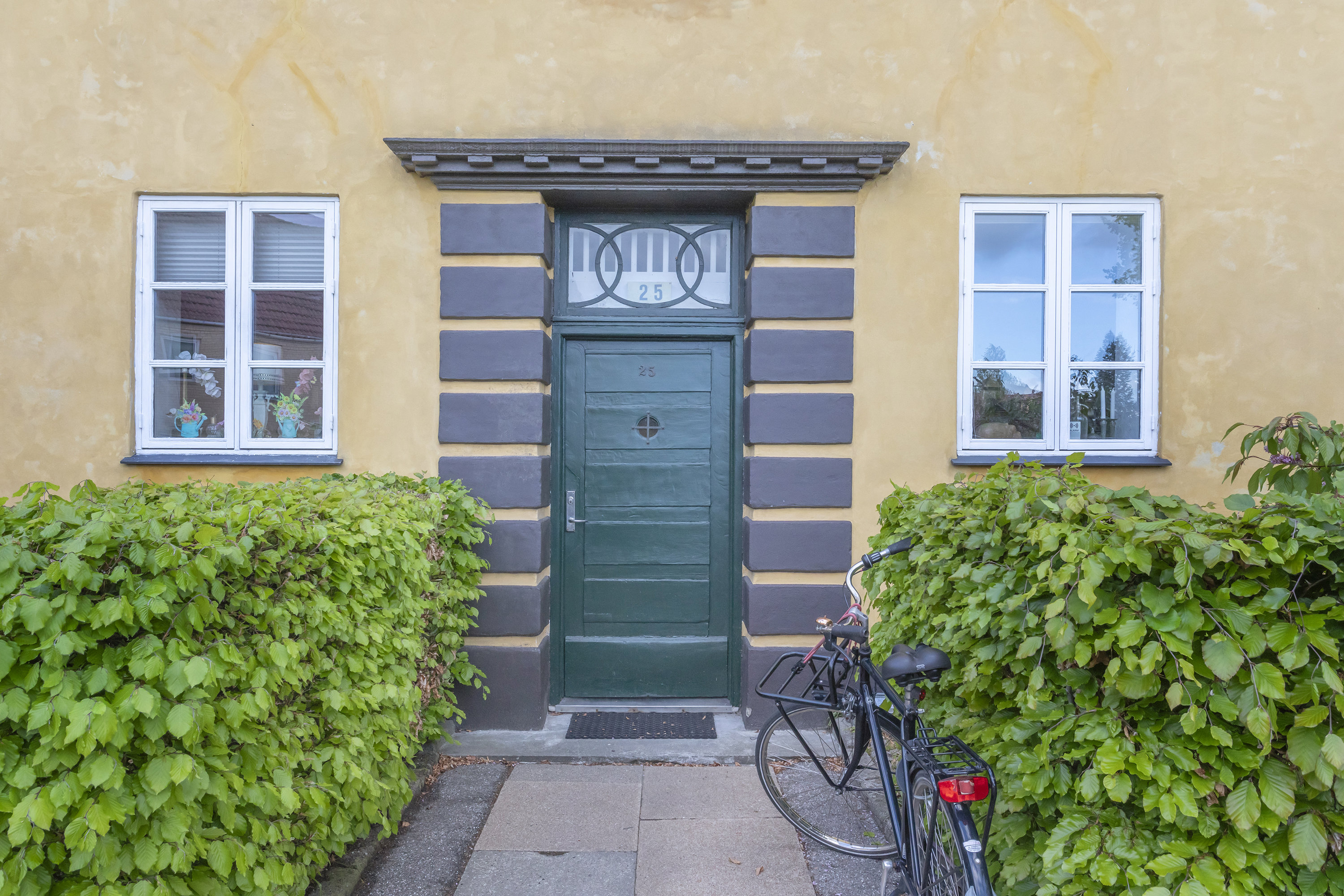 Fremhævet facade billede i fuldskærmstilstand. Billede af Søvang Alle 25, 2., 2770 Kastrup