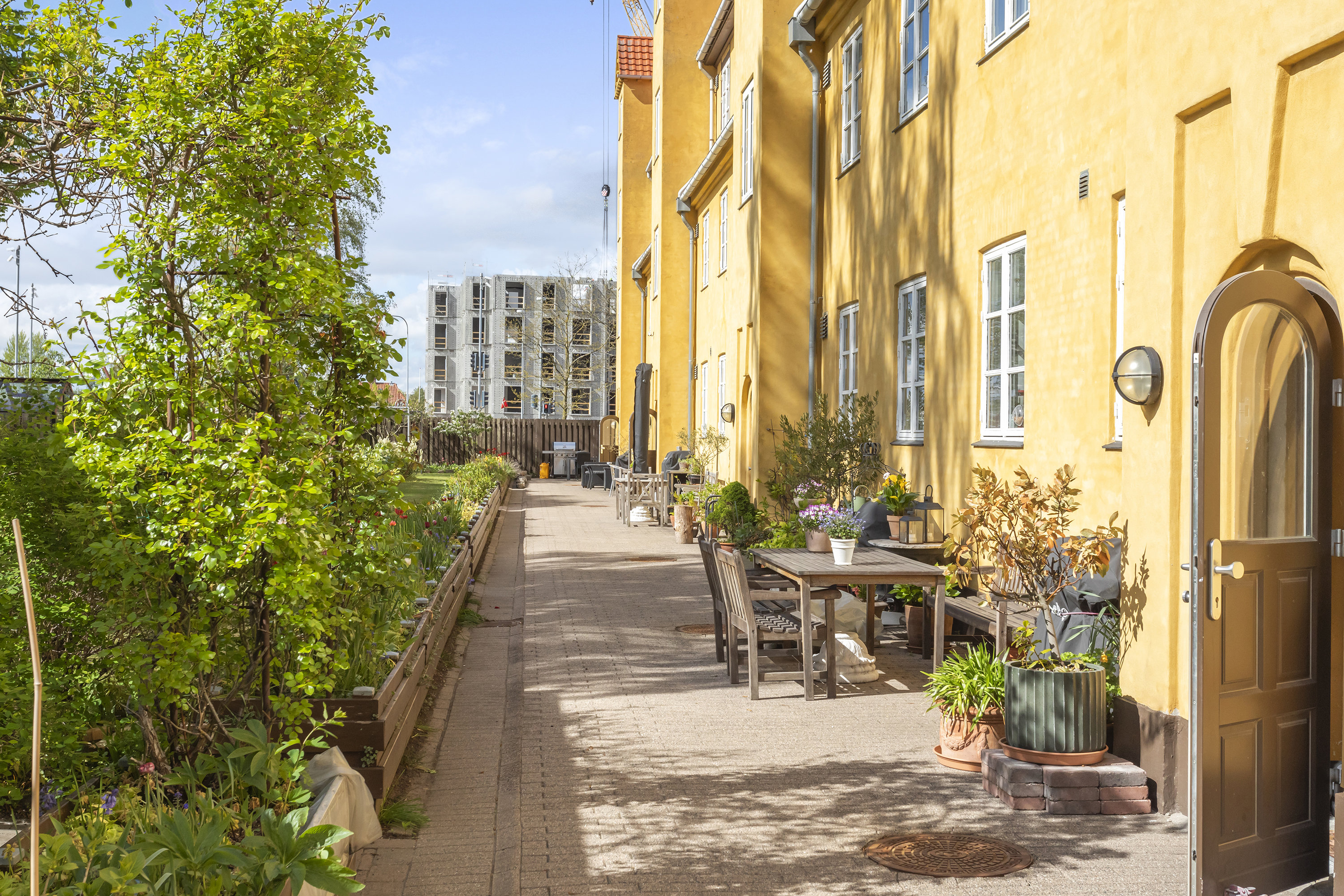 Fremhævet gårdmiljø billede i fuldskærmstilstand. Billede af Søvang Alle 25, 2., 2770 Kastrup