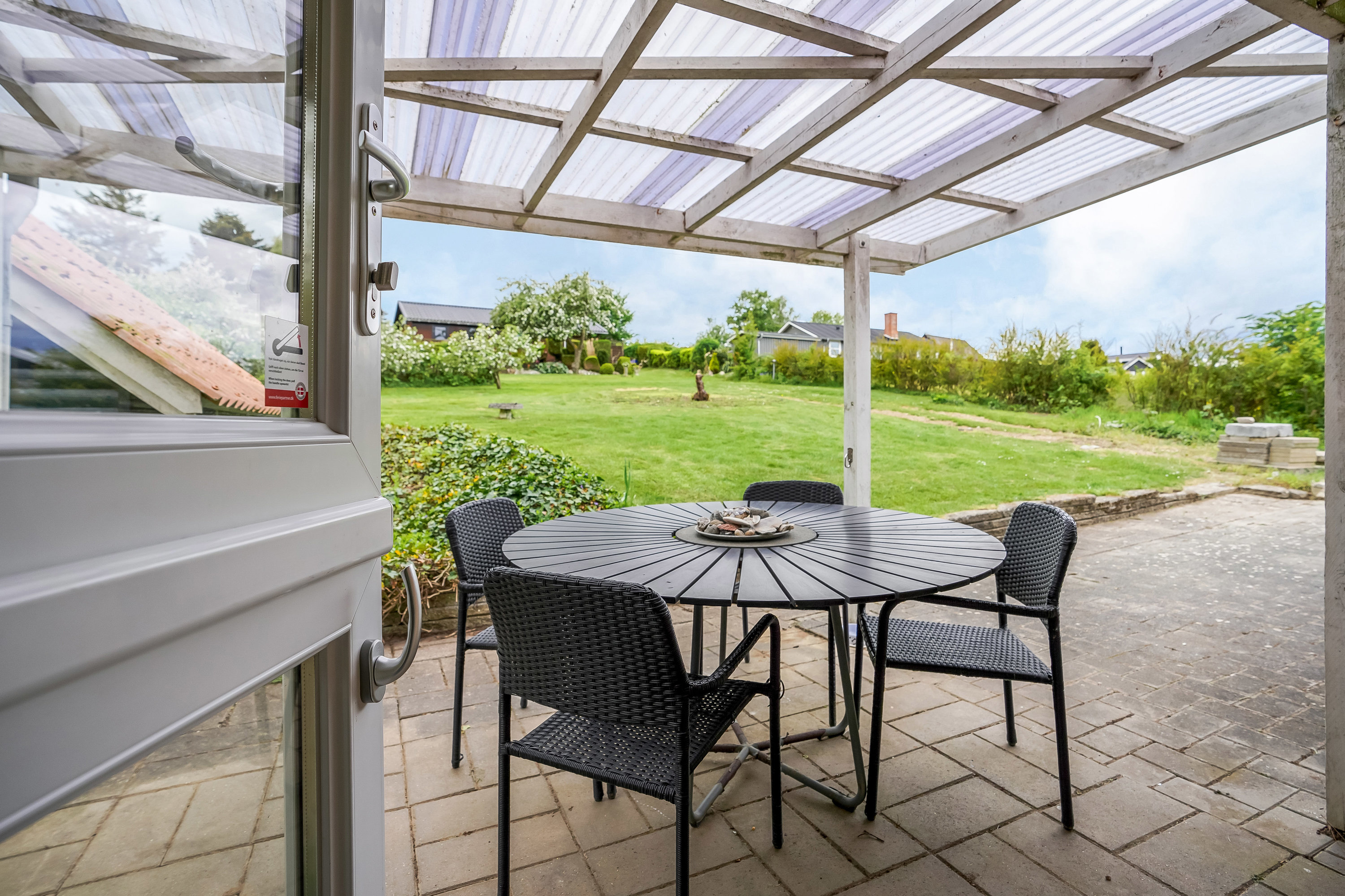Fremhævet terrasse billede i fuldskærmstilstand. Billede af Ålebakkevej 1, Varbjerg, 5464 Brenderup Fyn