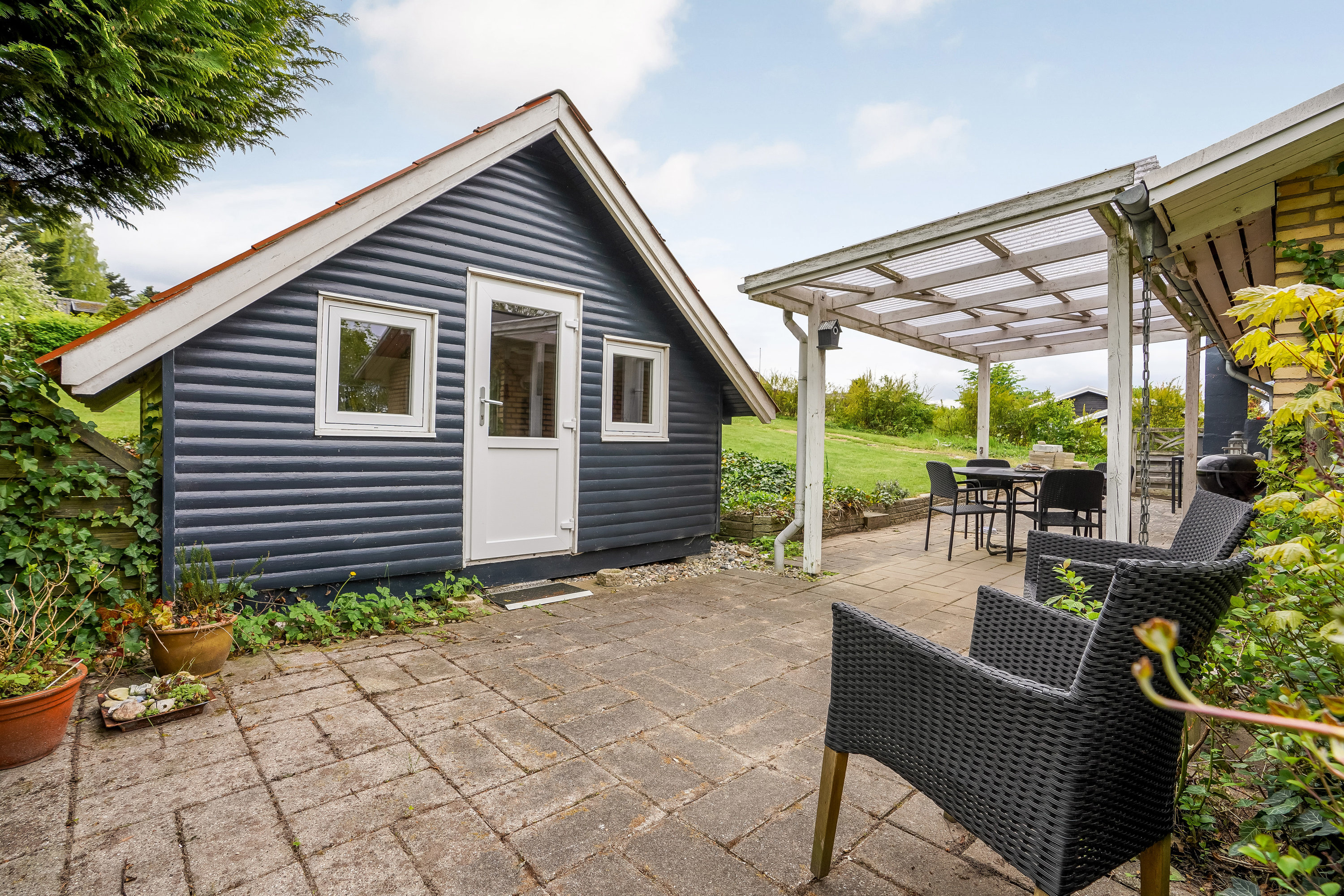 Fremhævet terrasse billede i fuldskærmstilstand. Billede af Ålebakkevej 1, Varbjerg, 5464 Brenderup Fyn