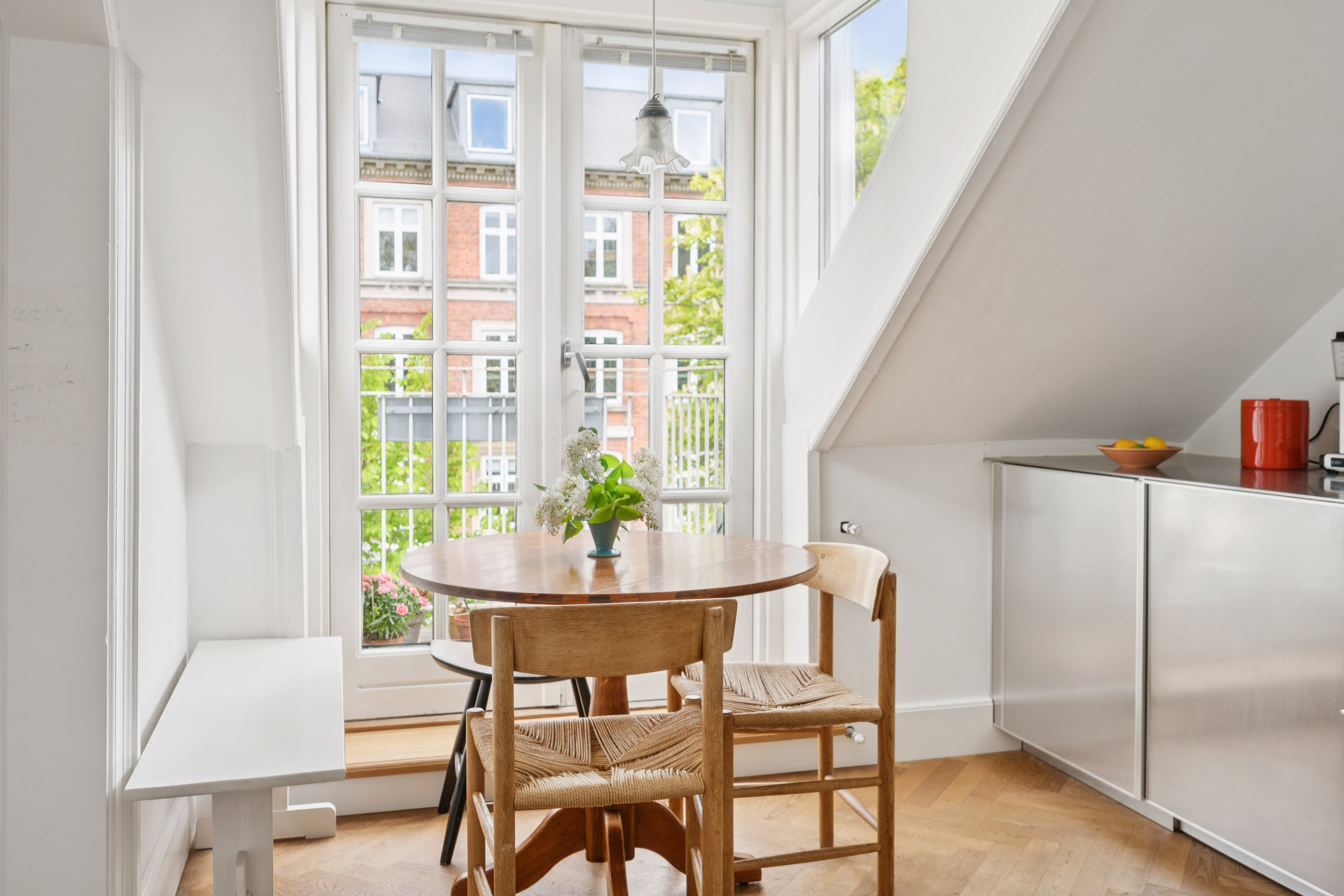 Fremhævet stue billede i fuldskærmstilstand. Billede af Rathsacksvej 15, 2., 1862 Frederiksberg C