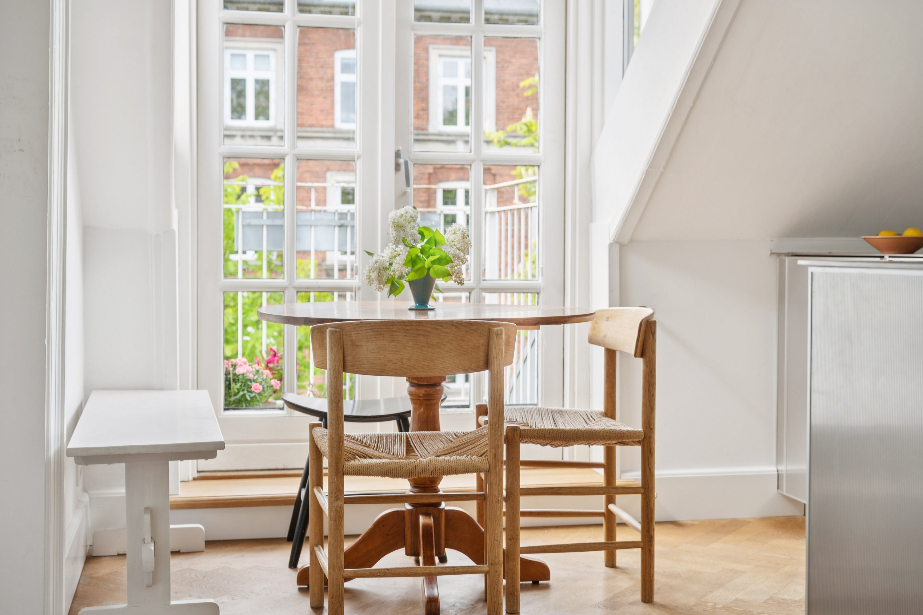 Fremhævet stue billede i fuldskærmstilstand. Billede af Rathsacksvej 15, 2., 1862 Frederiksberg C