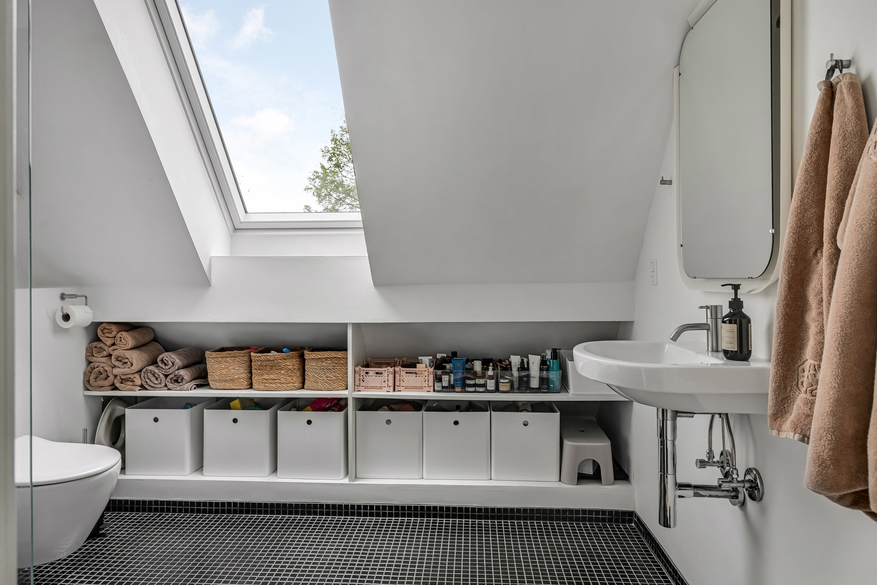 Fremhævet toilet billede i fuldskærmstilstand. Billede af Baldursgade 18, 6700 Esbjerg