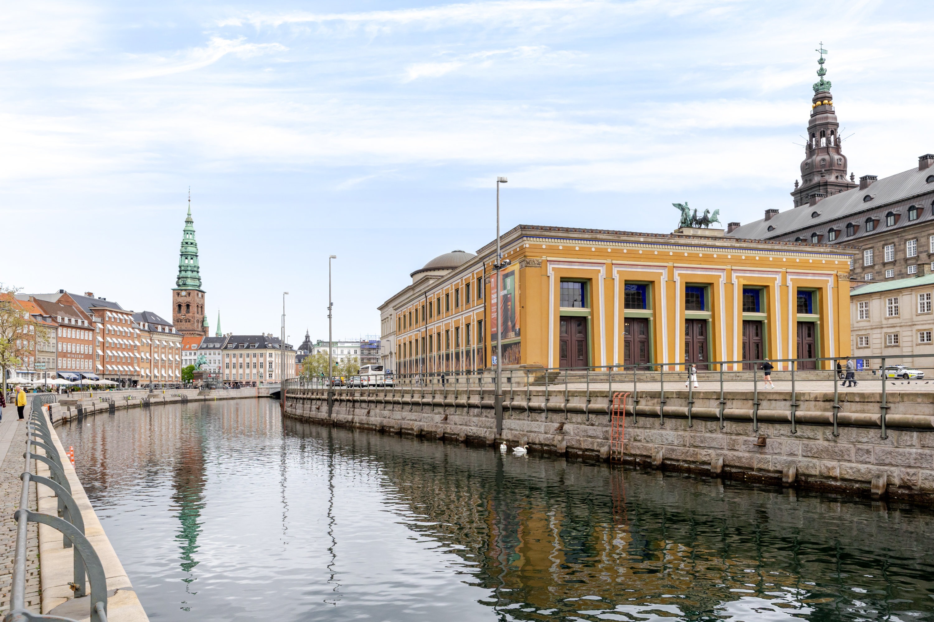 Fremhævet andet billede i fuldskærmstilstand. Billede af Kompagnistræde 7A, 3. th., 1208 København K