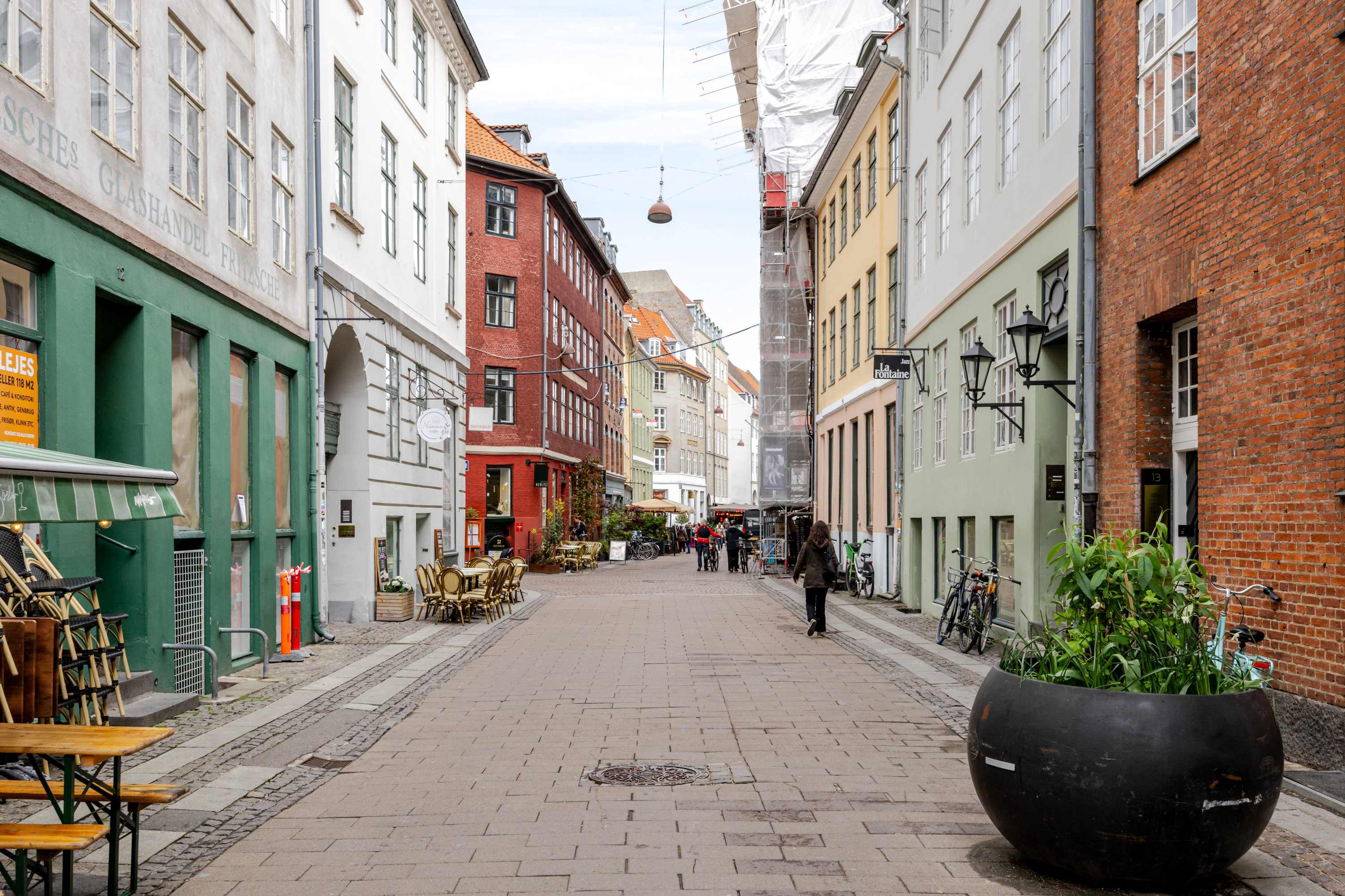 Fremhævet andet billede i fuldskærmstilstand. Billede af Kompagnistræde 7A, 3. th., 1208 København K