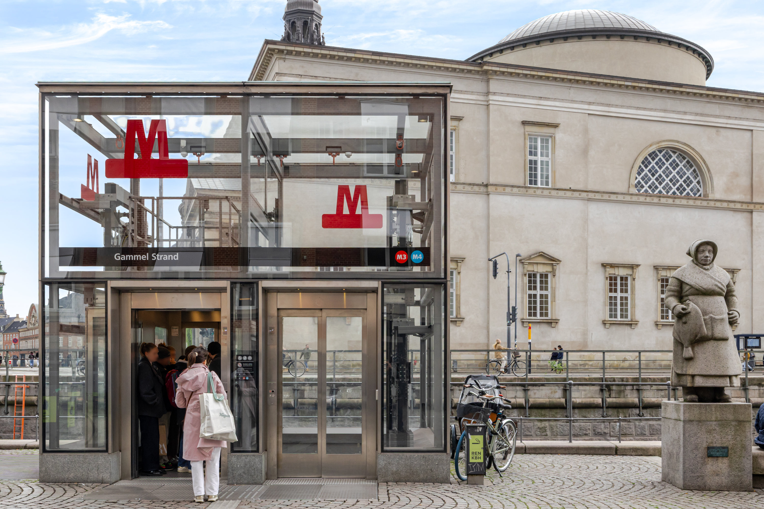 Fremhævet andet billede i fuldskærmstilstand. Billede af Kompagnistræde 7A, 3. th., 1208 København K