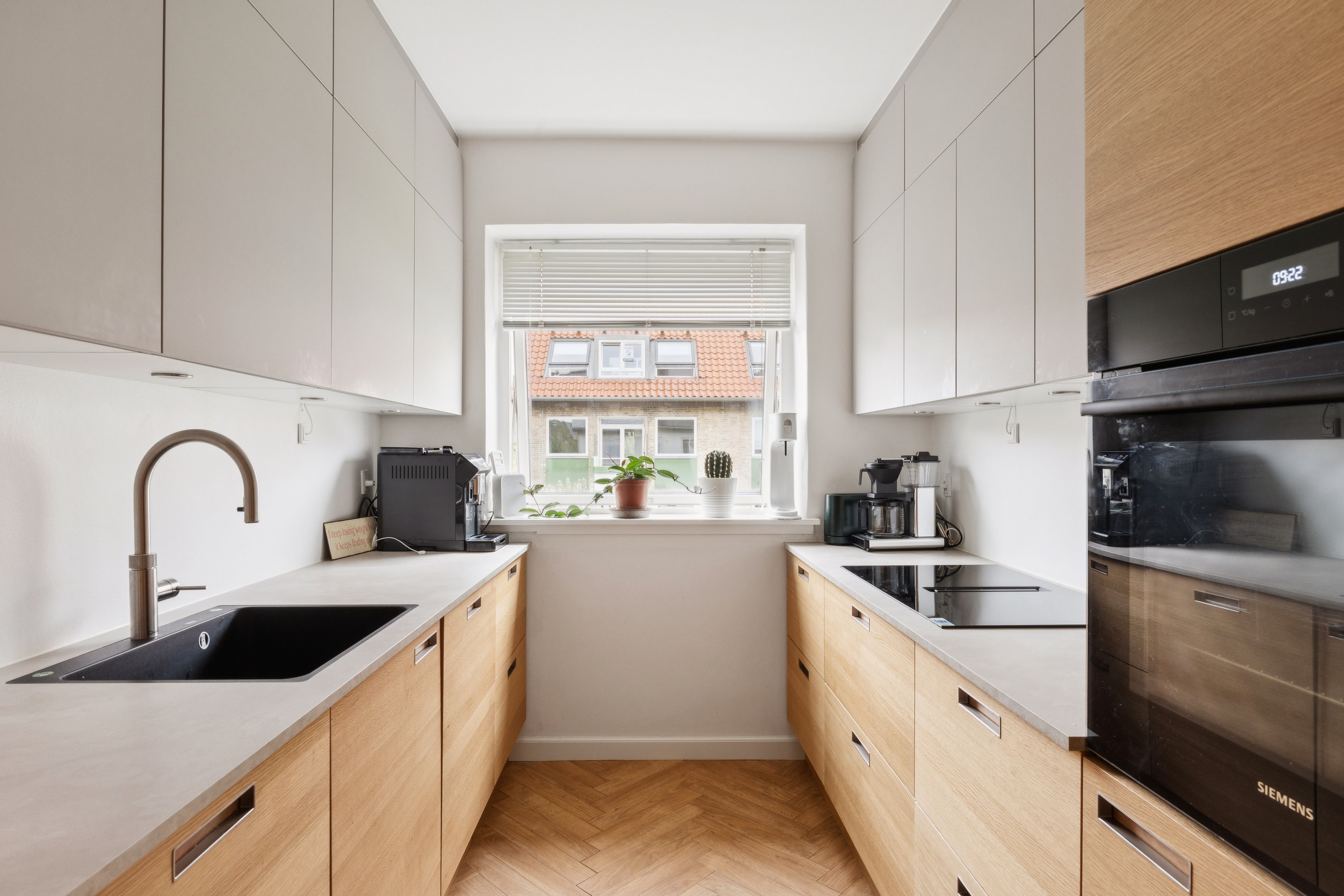 Fremhævet køkken billede i fuldskærmstilstand. Billede af Moltkesvej 65, 1. th., 2000 Frederiksberg