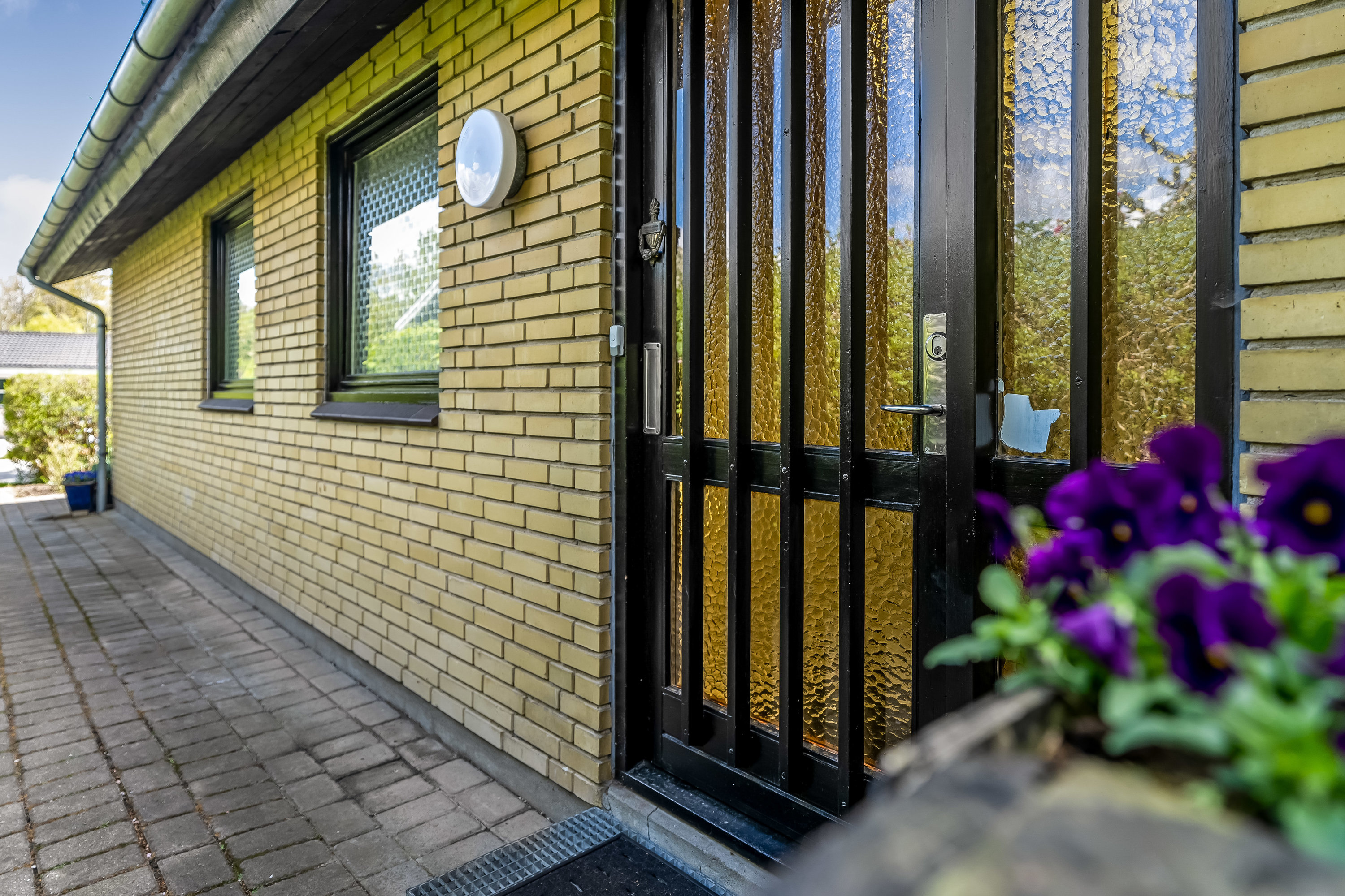 Fremhævet facade billede i fuldskærmstilstand. Billede af Herlevgårdsvej 16, Nørre Herlev, 3400 Hillerød