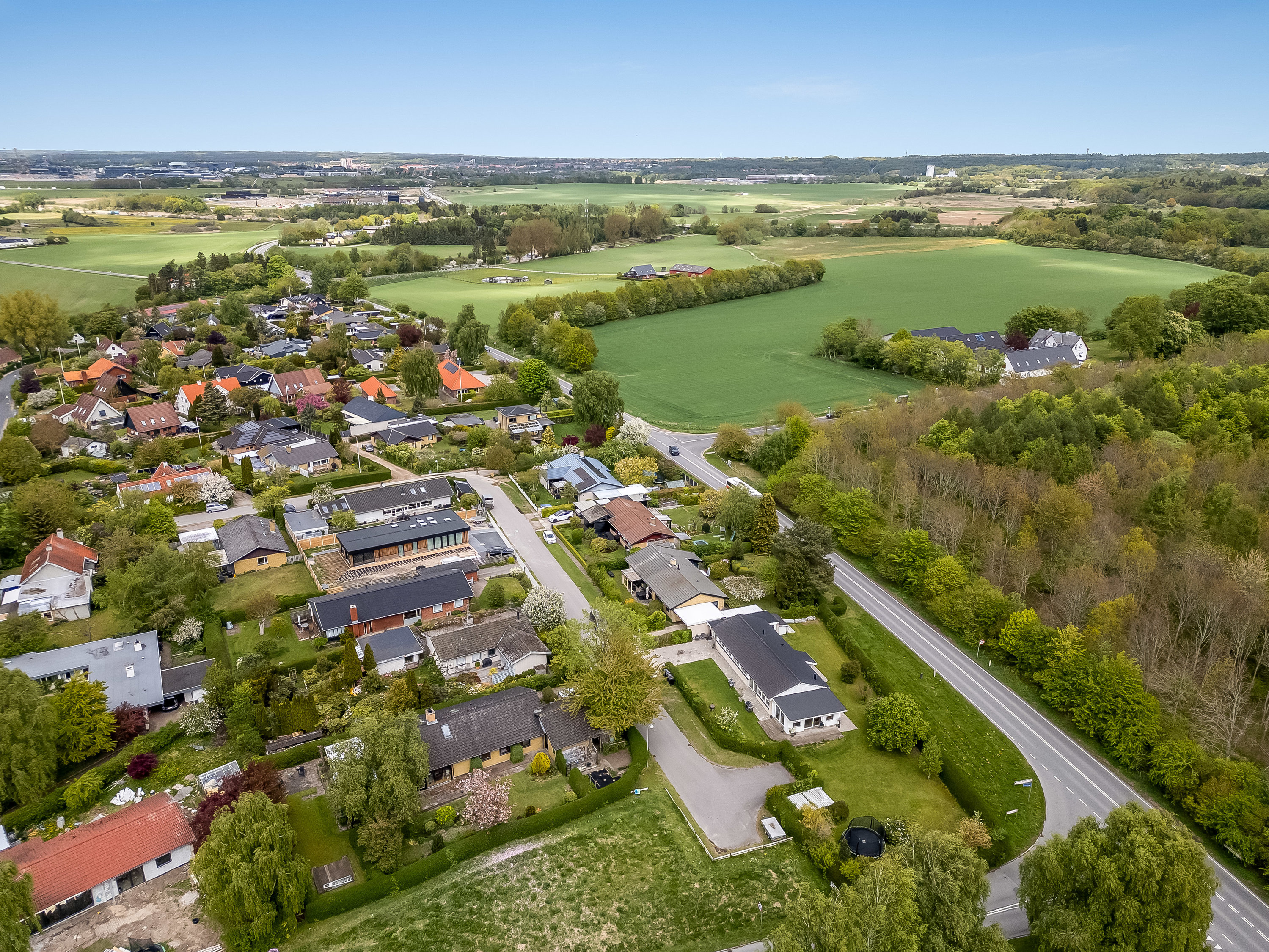 Fremhævet luftfoto billede i fuldskærmstilstand. Billede af Herlevgårdsvej 16, Nørre Herlev, 3400 Hillerød