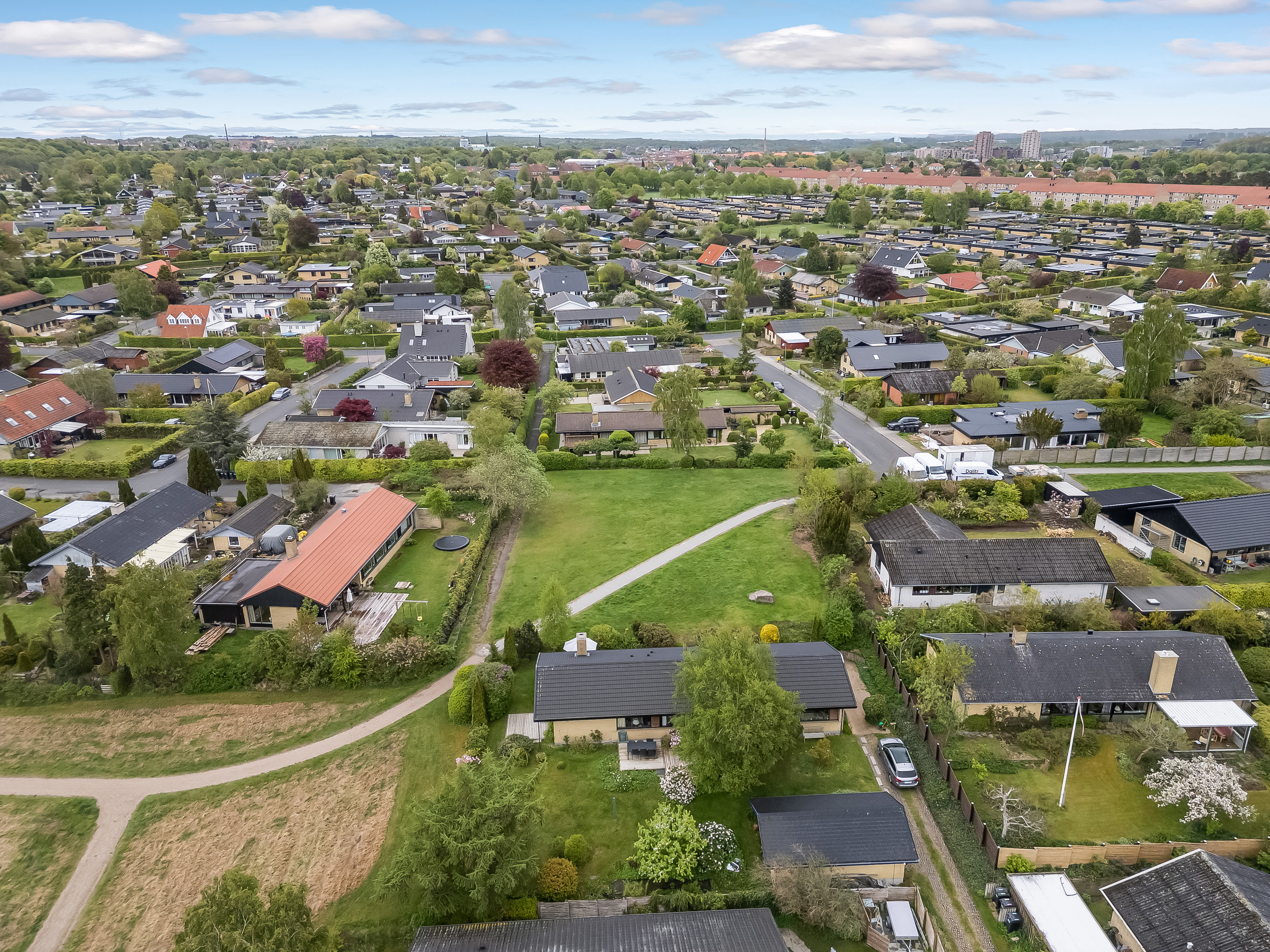 Fremhævet luftfoto billede i fuldskærmstilstand. Billede af Vangeledet 38, 3400 Hillerød