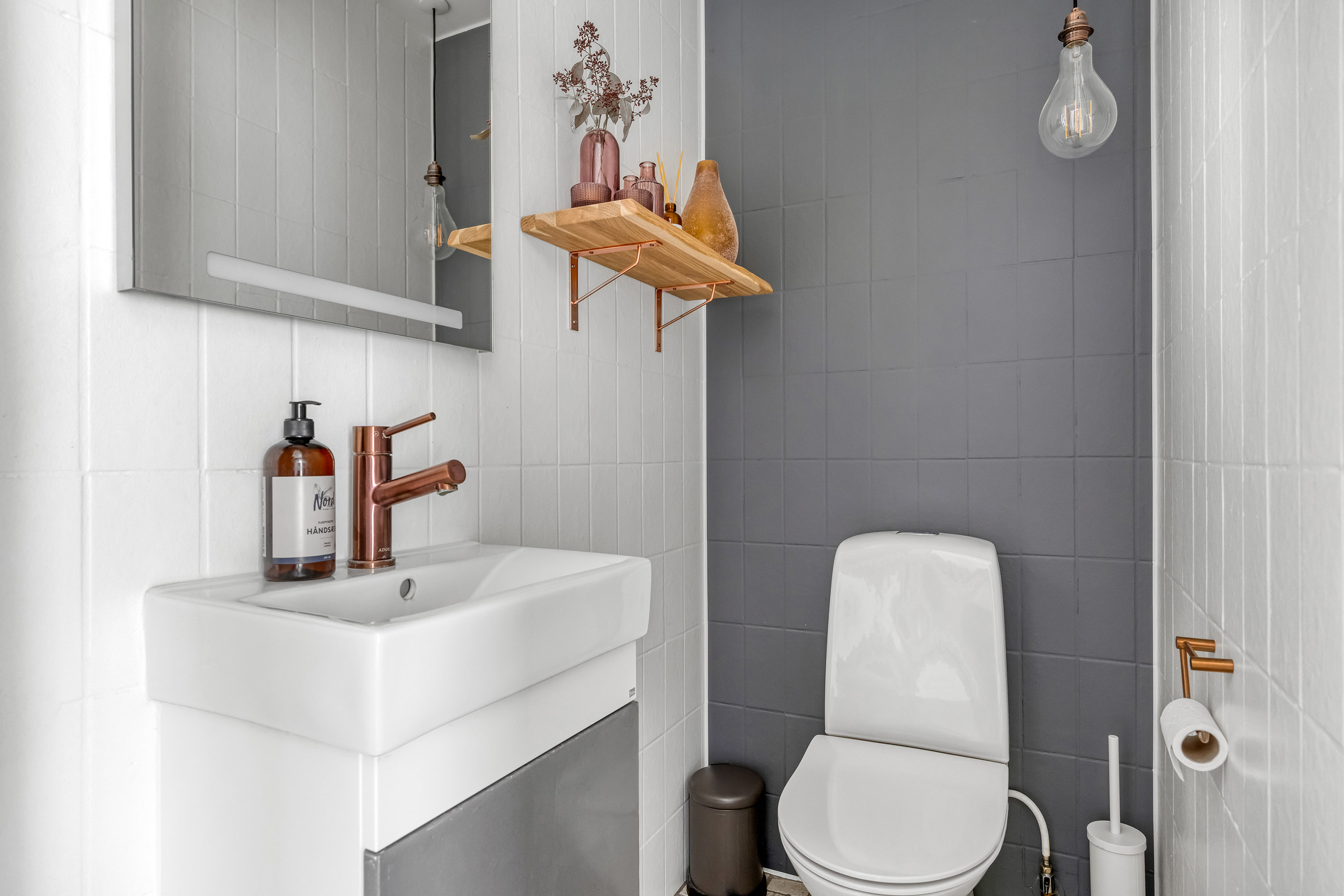 Fremhævet toilet billede i fuldskærmstilstand. Billede af Havrevænget 26, 3660 Stenløse