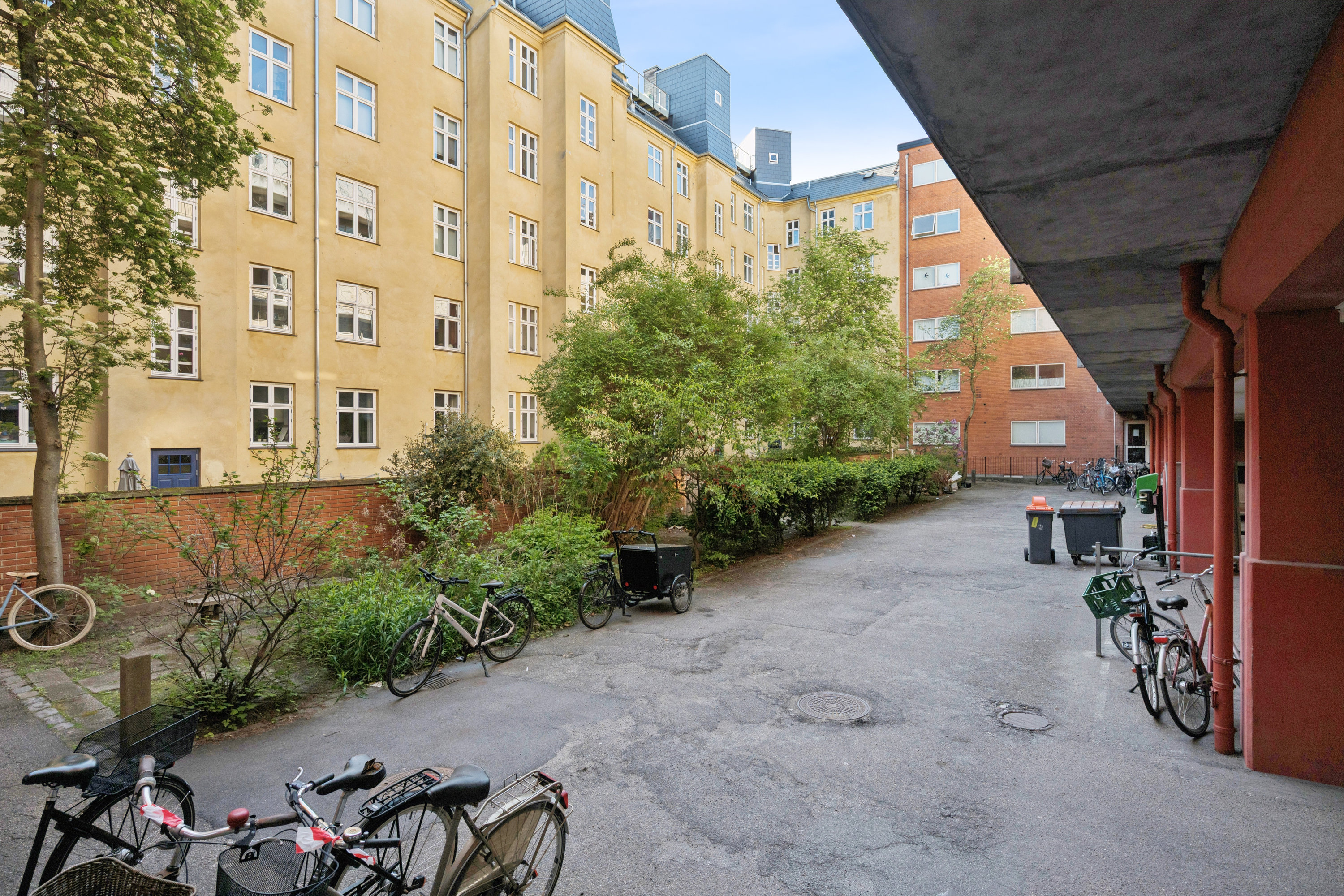 Fremhævet gårdmiljø billede i fuldskærmstilstand. Billede af Halsskovgade 4, 1. 117., 2100 København Ø