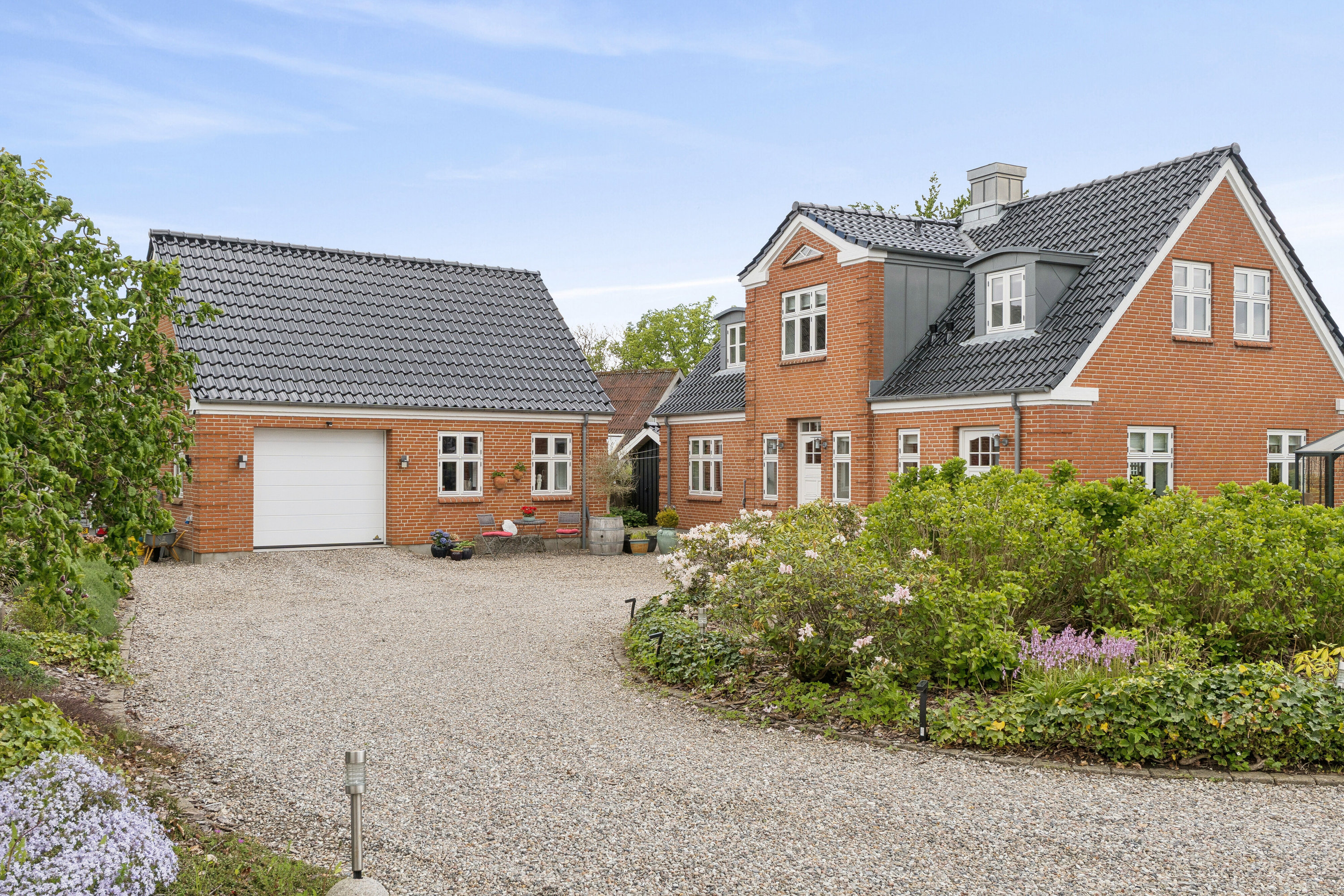 Fremhævet set fra vejen billede i fuldskærmstilstand. Billede af Hasselbjerg 6, Rinkenæs, 6300 Gråsten