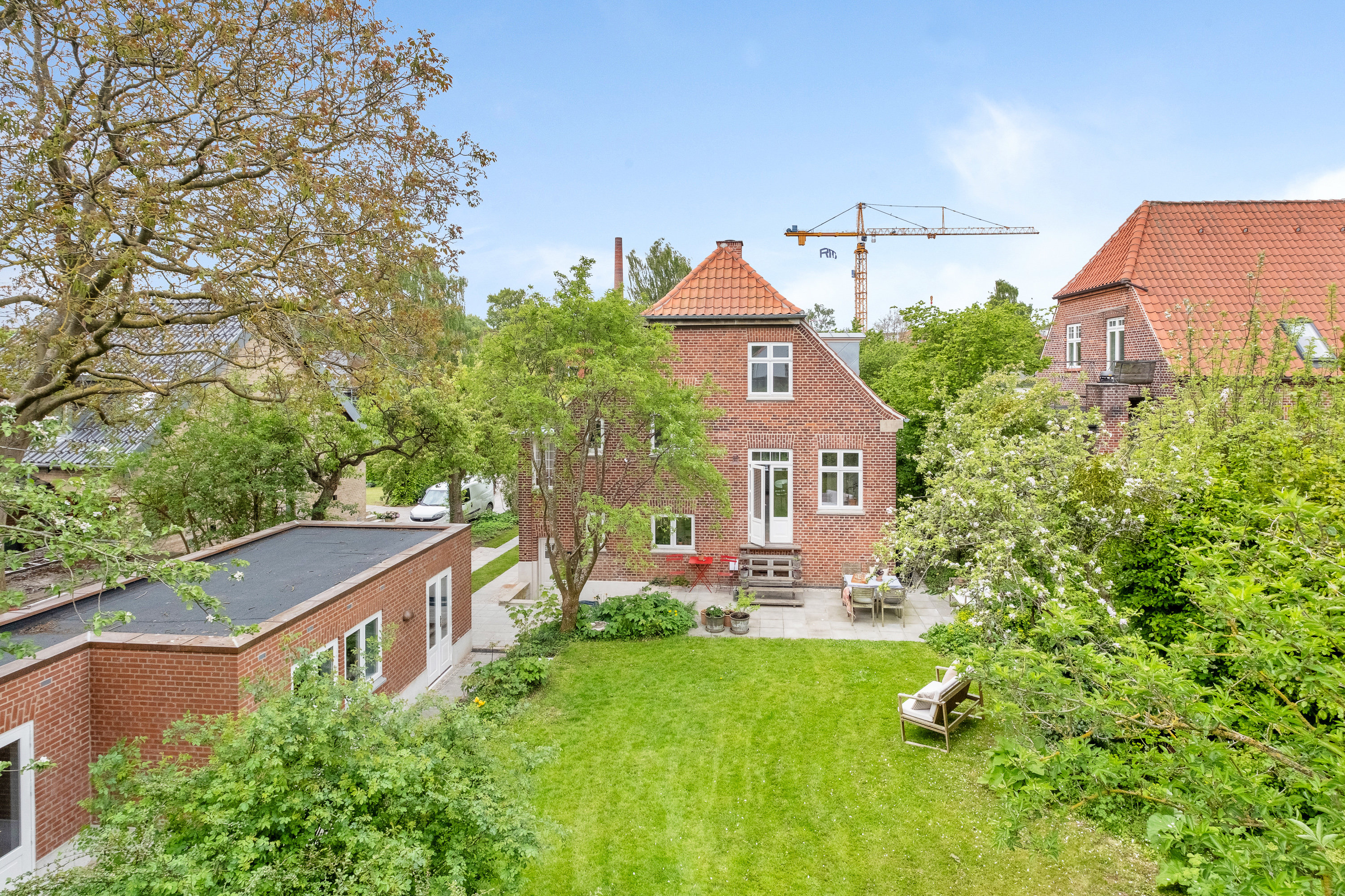 Fremhævet bag facade billede i fuldskærmstilstand. Billede af F.G.E. Rostrups Vej 14, 8000 Aarhus C
