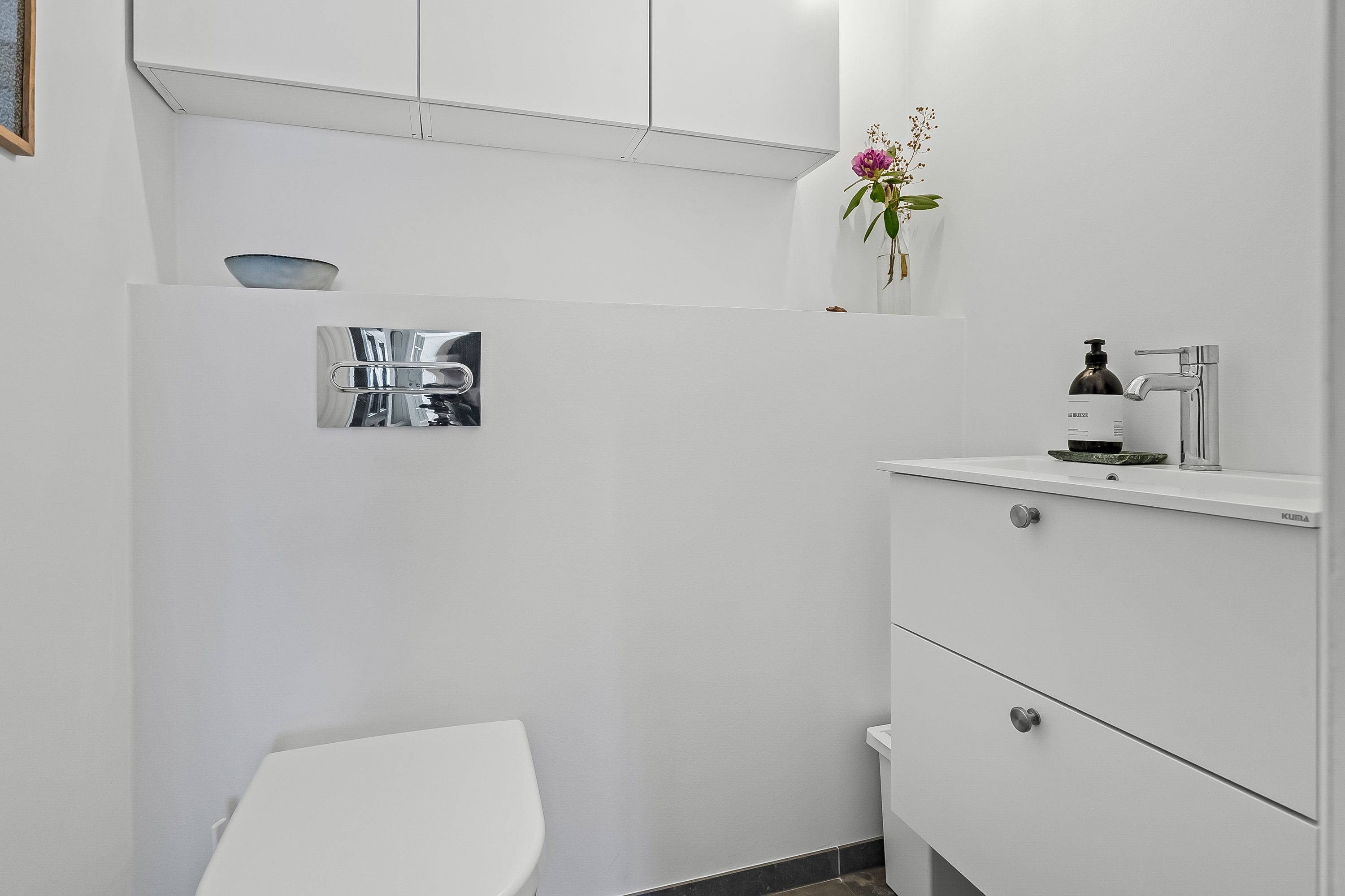 Fremhævet gæstetoilet billede i fuldskærmstilstand. Billede af Skovvang 24, 7100 Vejle