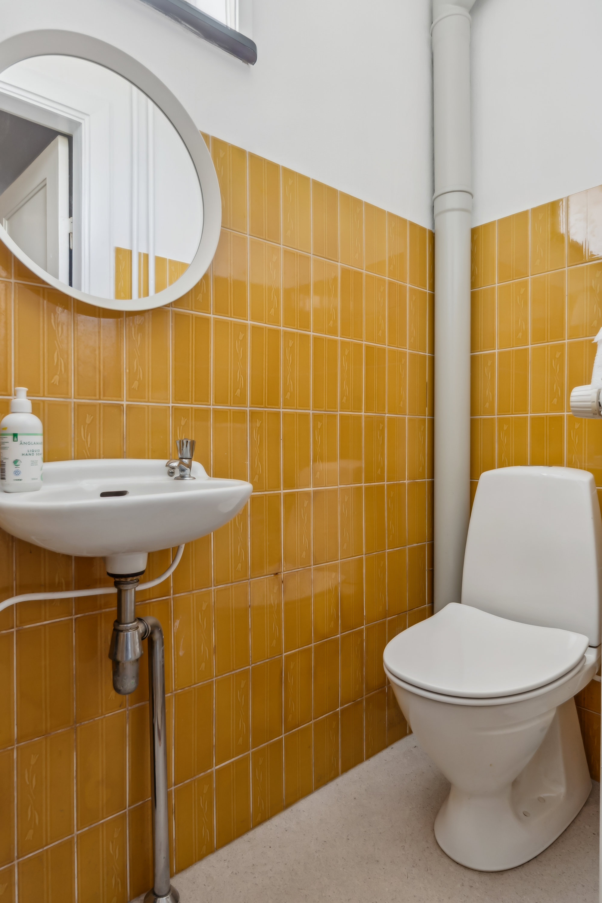 Fremhævet toilet billede i fuldskærmstilstand. Billede af Odensevej 37, 5700 Svendborg