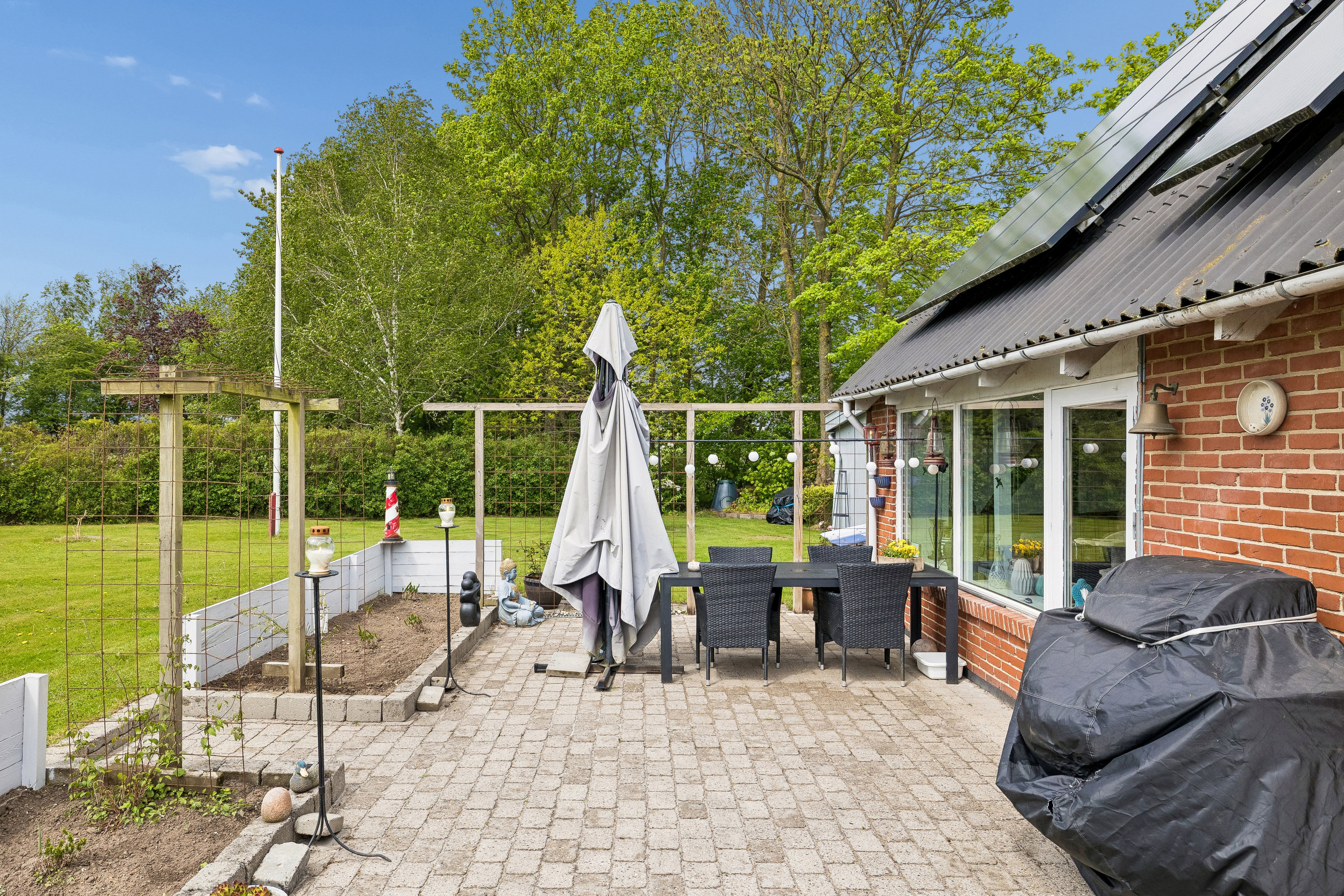Fremhævet terrasse billede i fuldskærmstilstand. Billede af Hvilstedvej 12, Hvilsted, 8355 Solbjerg