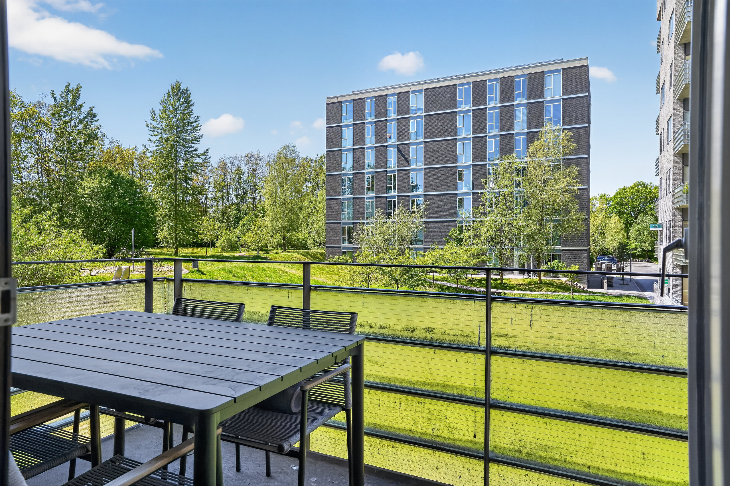 Fremhævet altan billede i fuldskærmstilstand. Billede af Gyngemose Parkvej 24, 1. th., 2860 Søborg