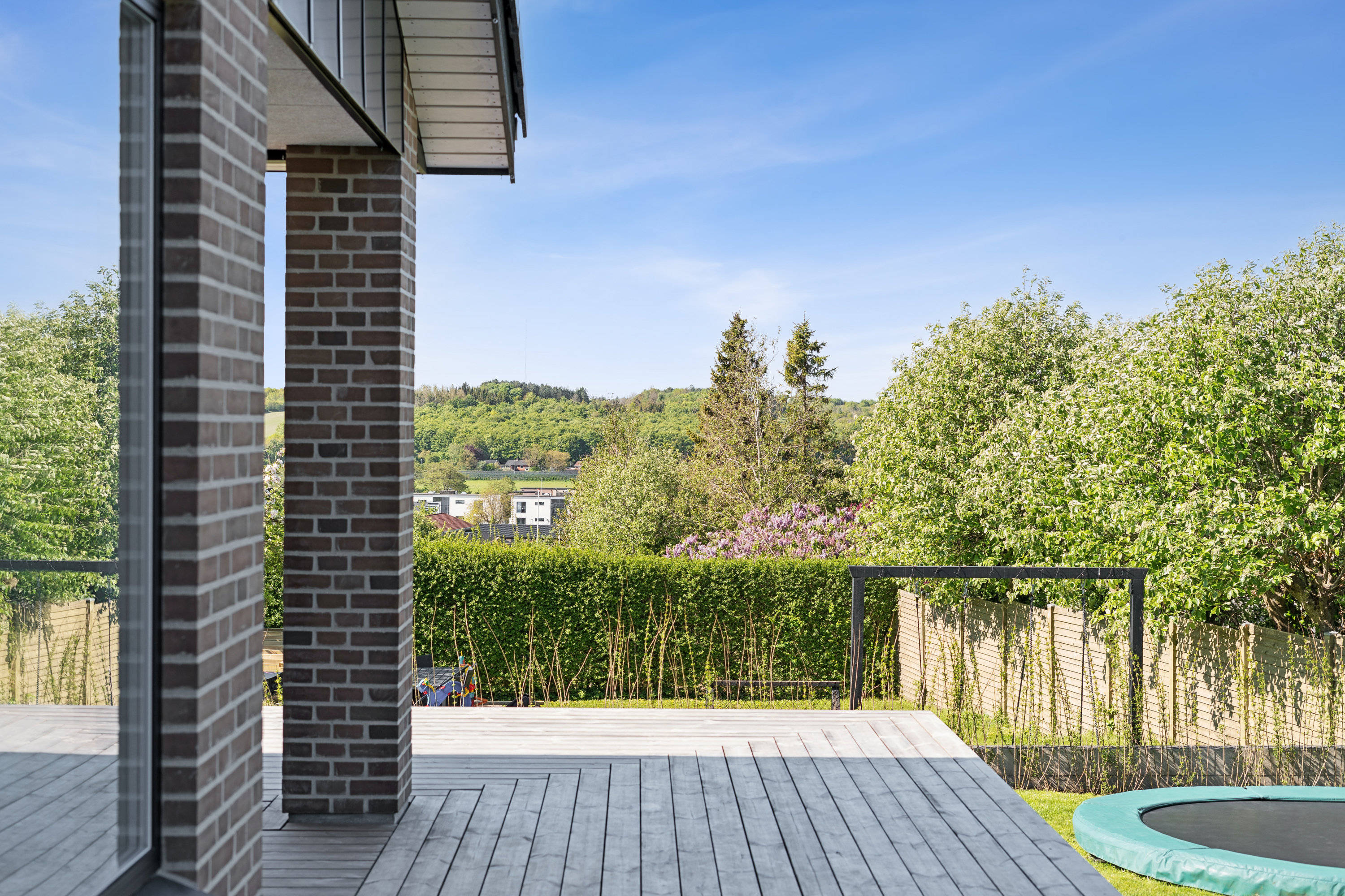 Fremhævet terrasse billede i fuldskærmstilstand. Billede af Skovlykke 10, Gug, 9210 Aalborg SØ