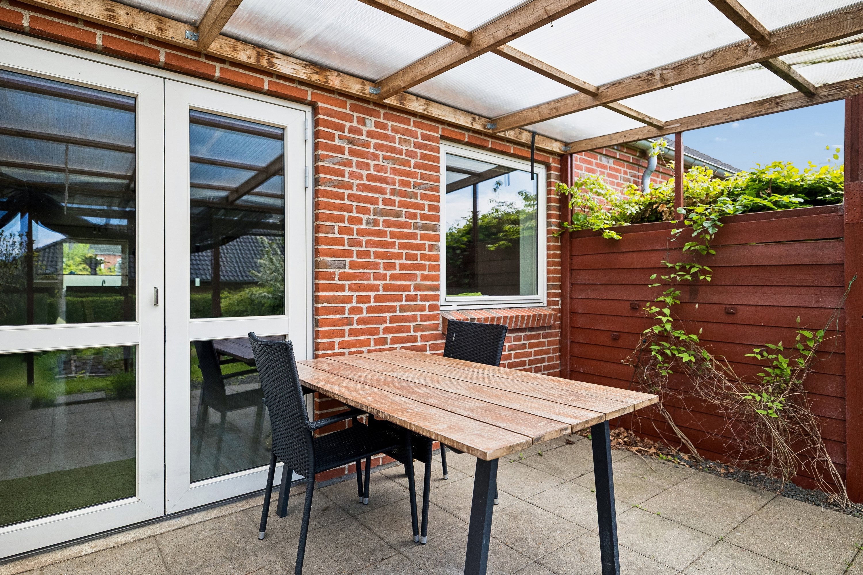 Fremhævet terrasse billede i fuldskærmstilstand. Billede af Blegsø Banke 39, Voerladegård, 8660 Skanderborg