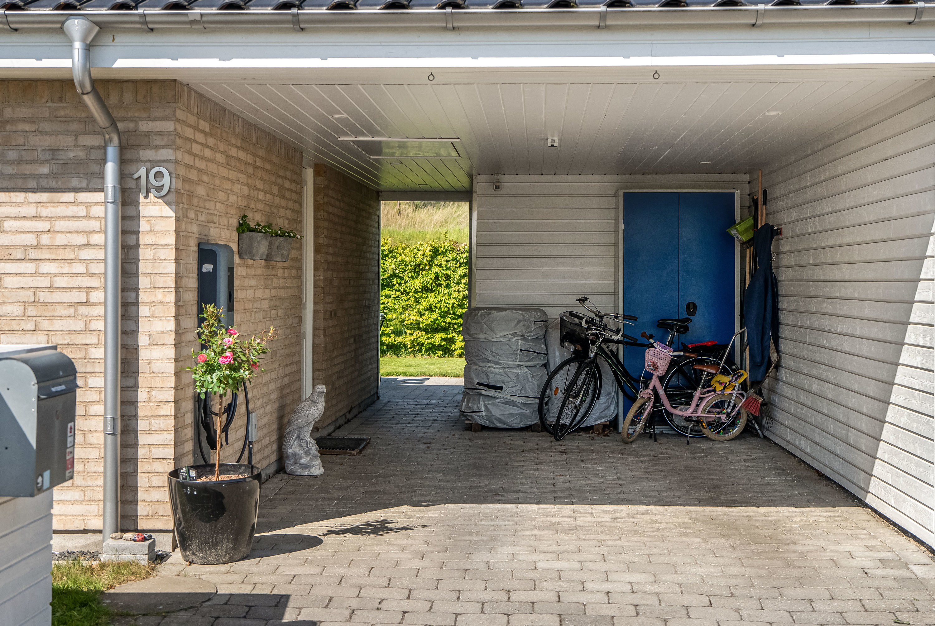 Fremhævet overdækket terrasse billede i fuldskærmstilstand. Billede af Solbuen 19, 3400 Hillerød