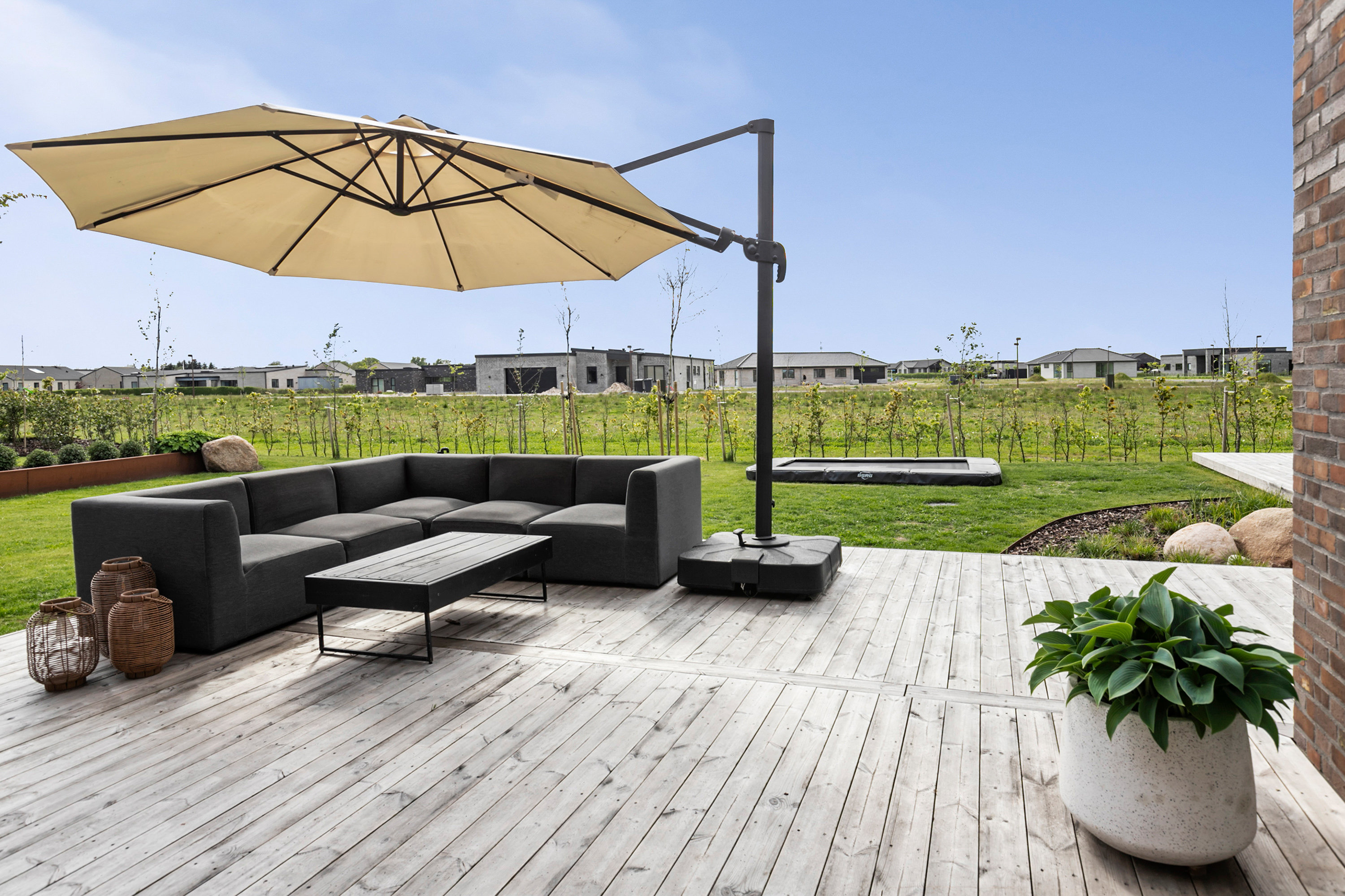 Fremhævet terrasse billede i fuldskærmstilstand. Billede af Solsort Alle 4, 9440 Aabybro