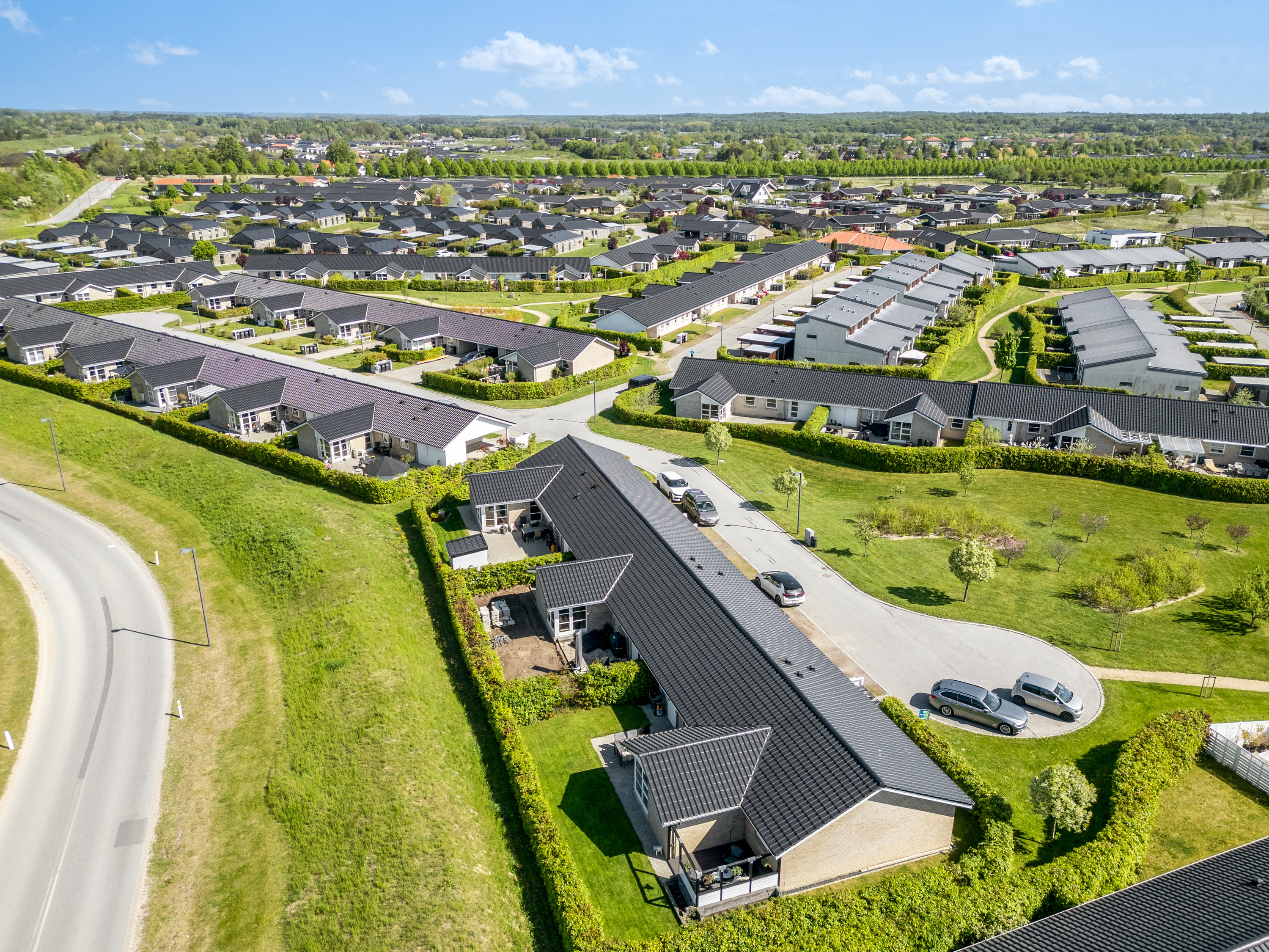 Fremhævet luftfoto billede i fuldskærmstilstand. Billede af Solbuen 19, 3400 Hillerød