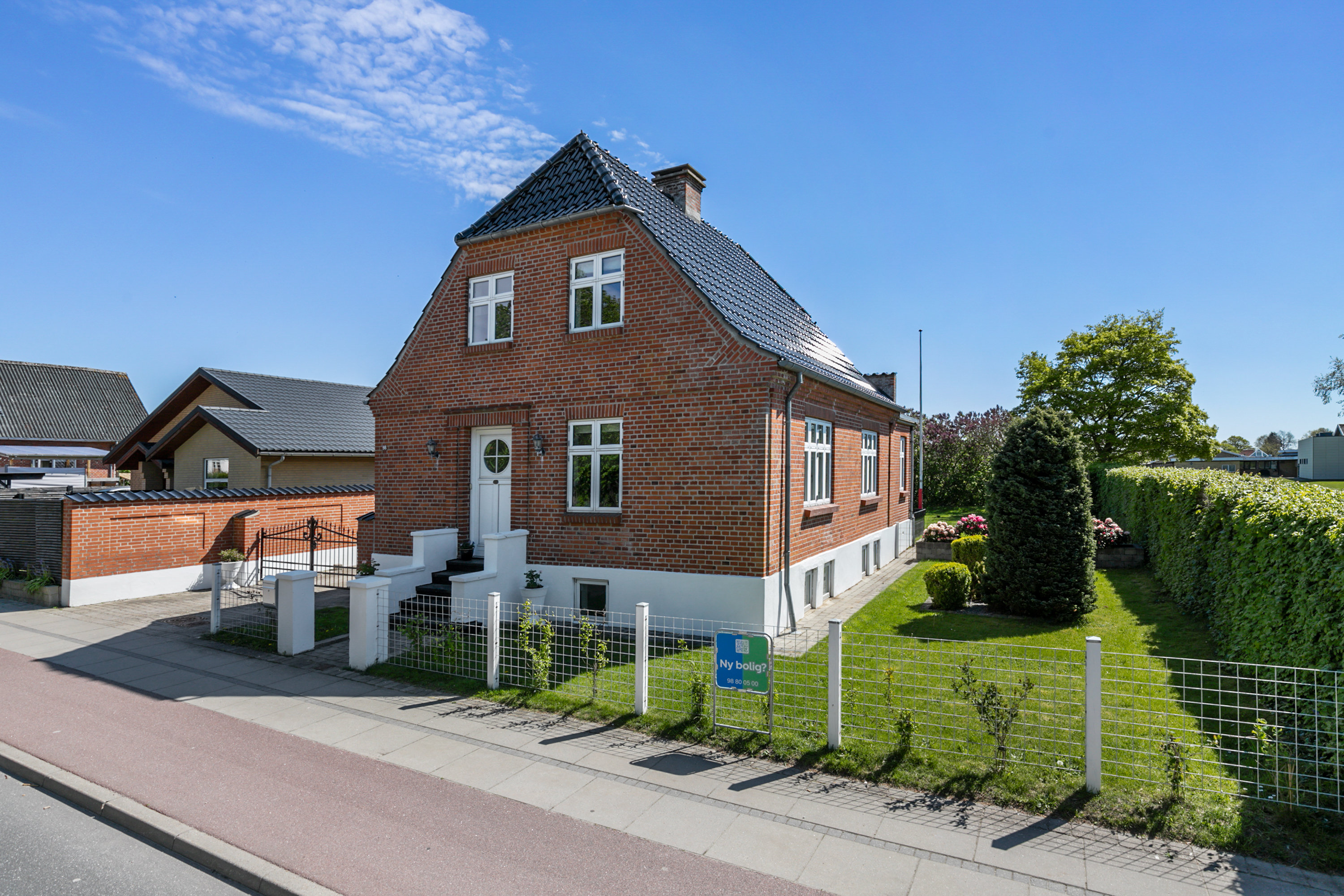 Fremhævet facade billede i fuldskærmstilstand. Billede af Nørregade 98, 9700 Brønderslev