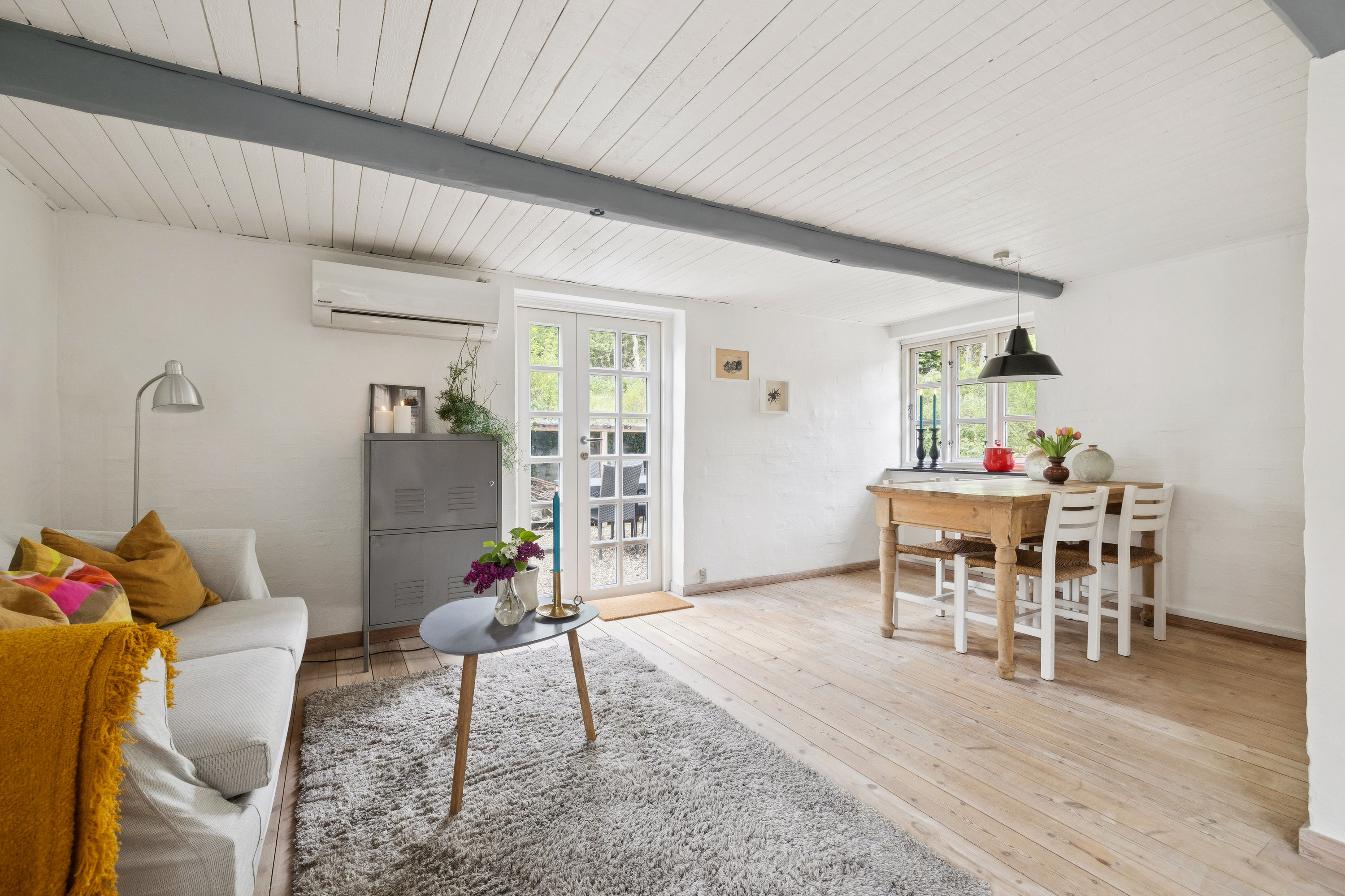 Fremhævet stue/spisestue billede i fuldskærmstilstand. Billede af Båstrupgyde 6, Båstrup, 8660 Skanderborg