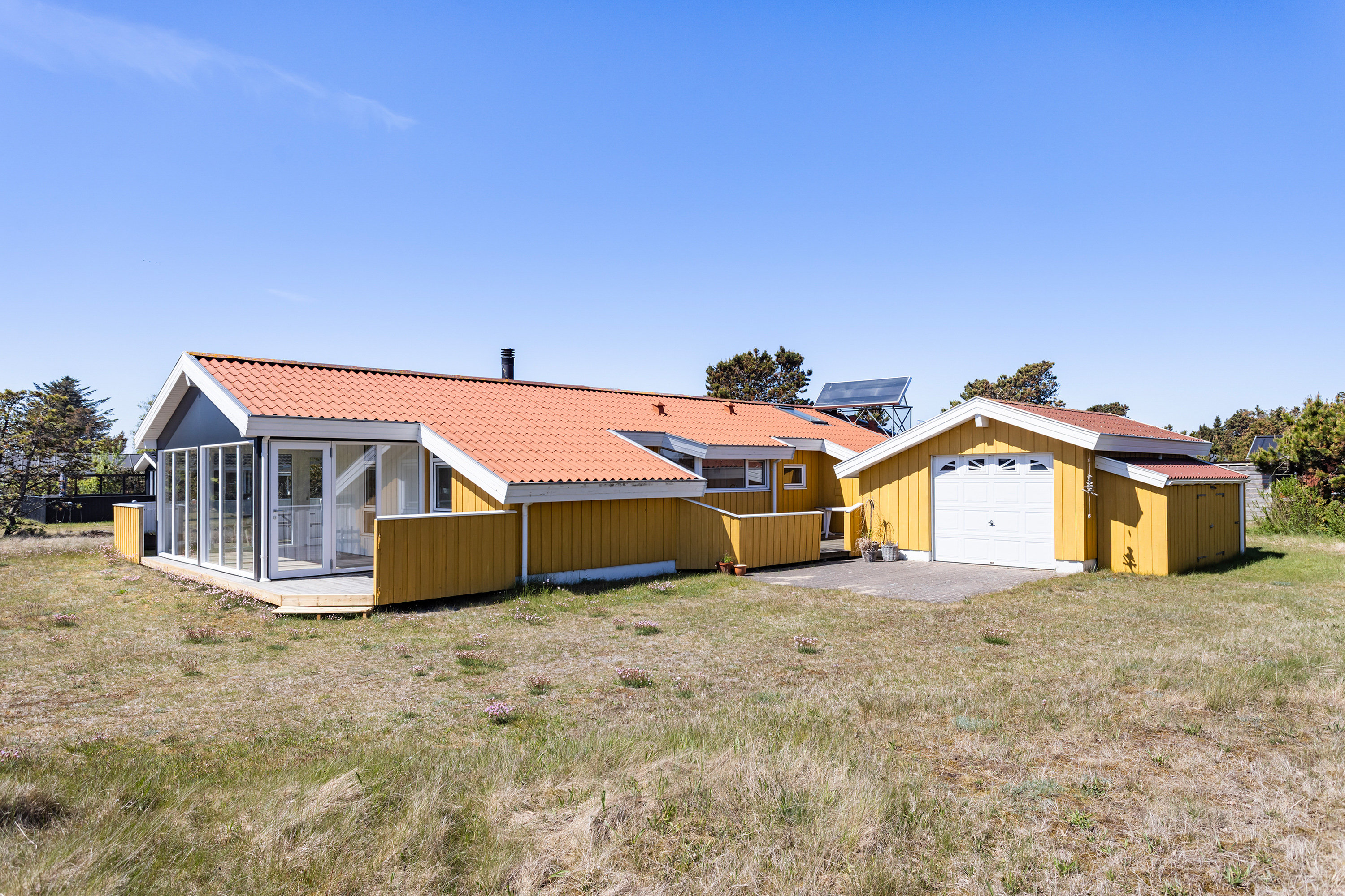 Fremhævet facade billede i fuldskærmstilstand. Billede af Sigridsvej 4, Lyngså, 9300 Sæby