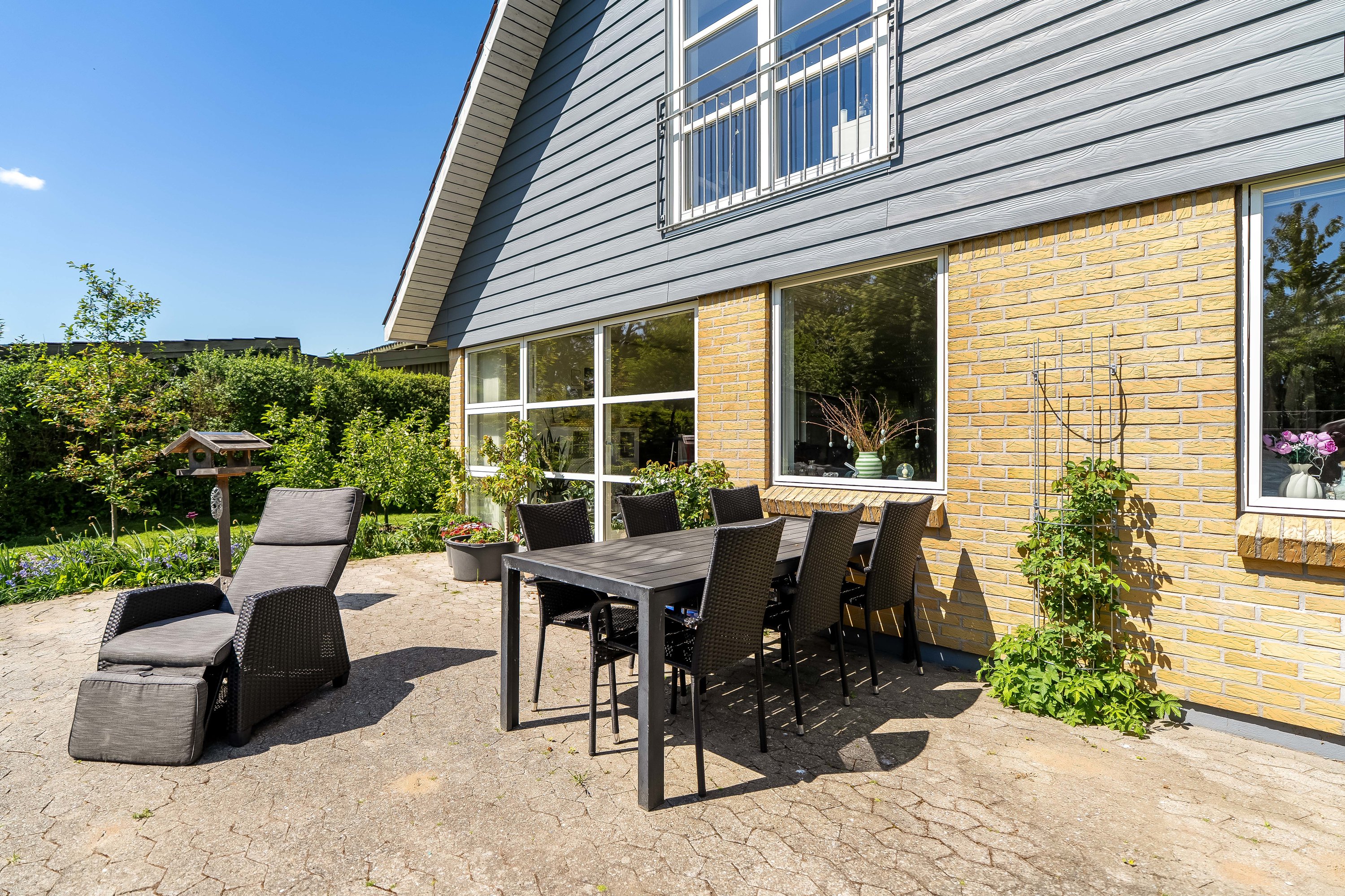 Fremhævet terrasse billede i fuldskærmstilstand. Billede af Smedievej 93, 3400 Hillerød