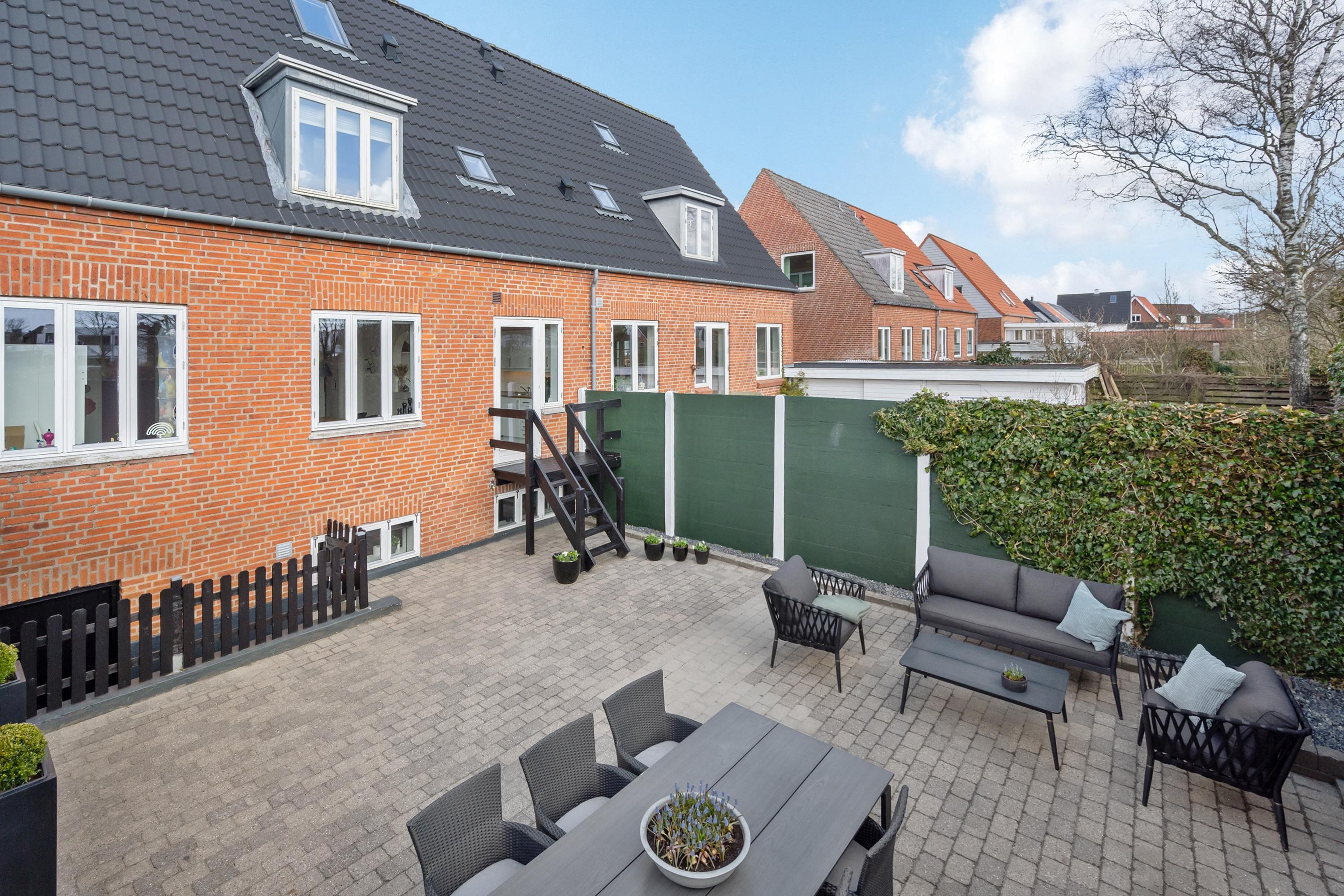 Fremhævet terrasse billede i fuldskærmstilstand. Billede af Holbergsvej 4, 7500 Holstebro