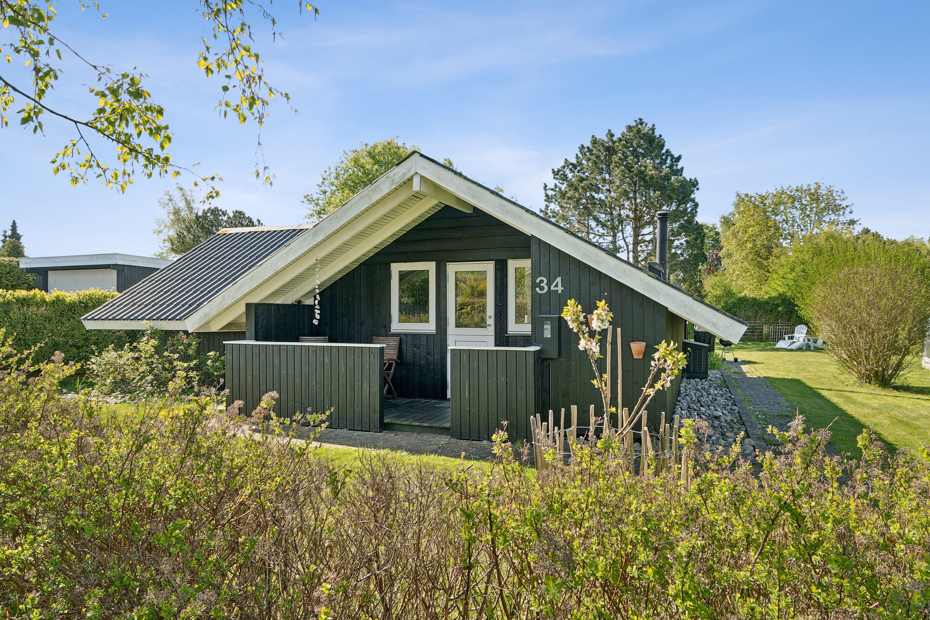 Fremhævet set fra haven billede i fuldskærmstilstand. Billede af Gøgevej 34, 3120 Dronningmølle